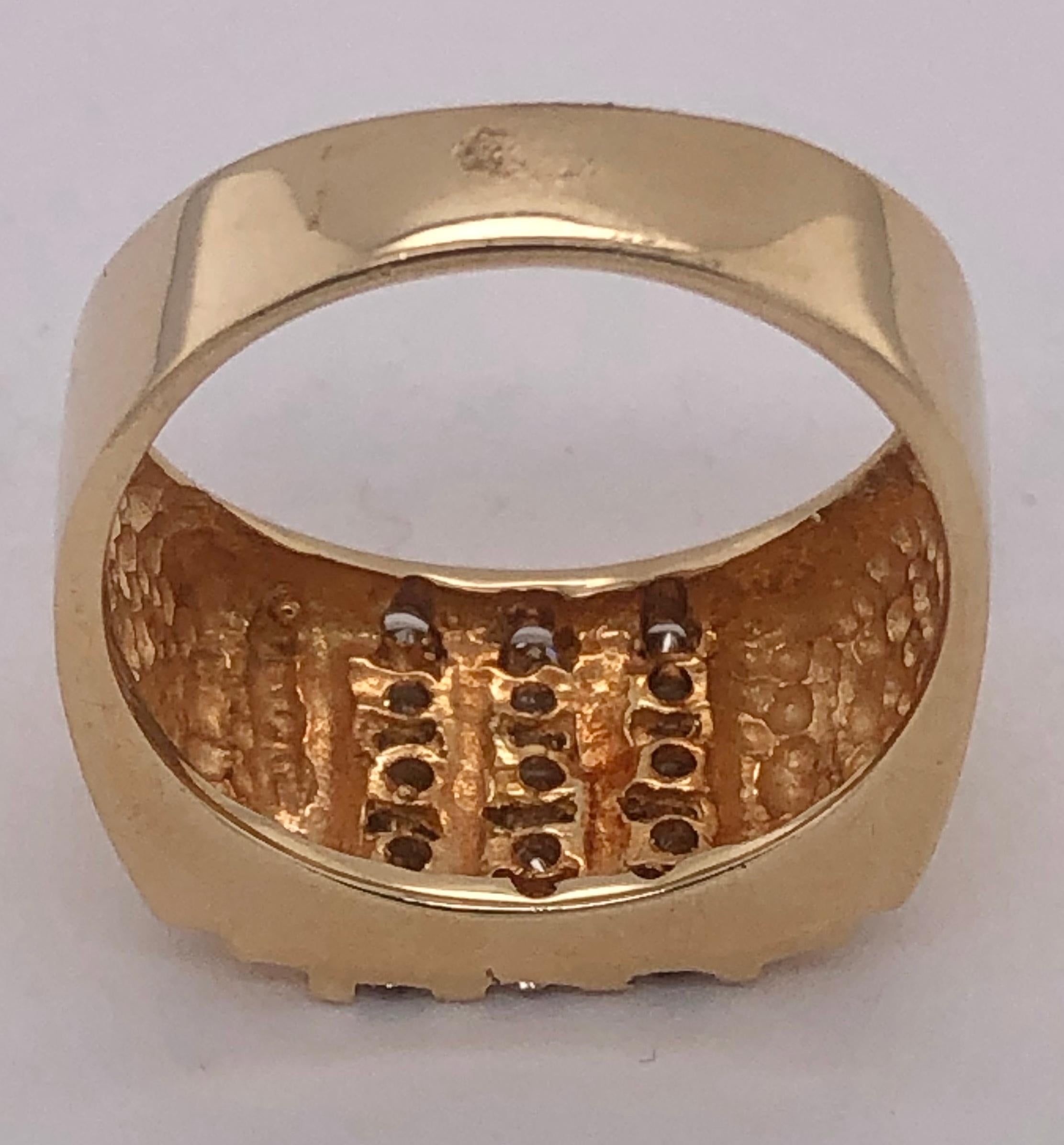 14 Karat Yellow Gold Cluster Ring with 15 Diamonds For Sale 6