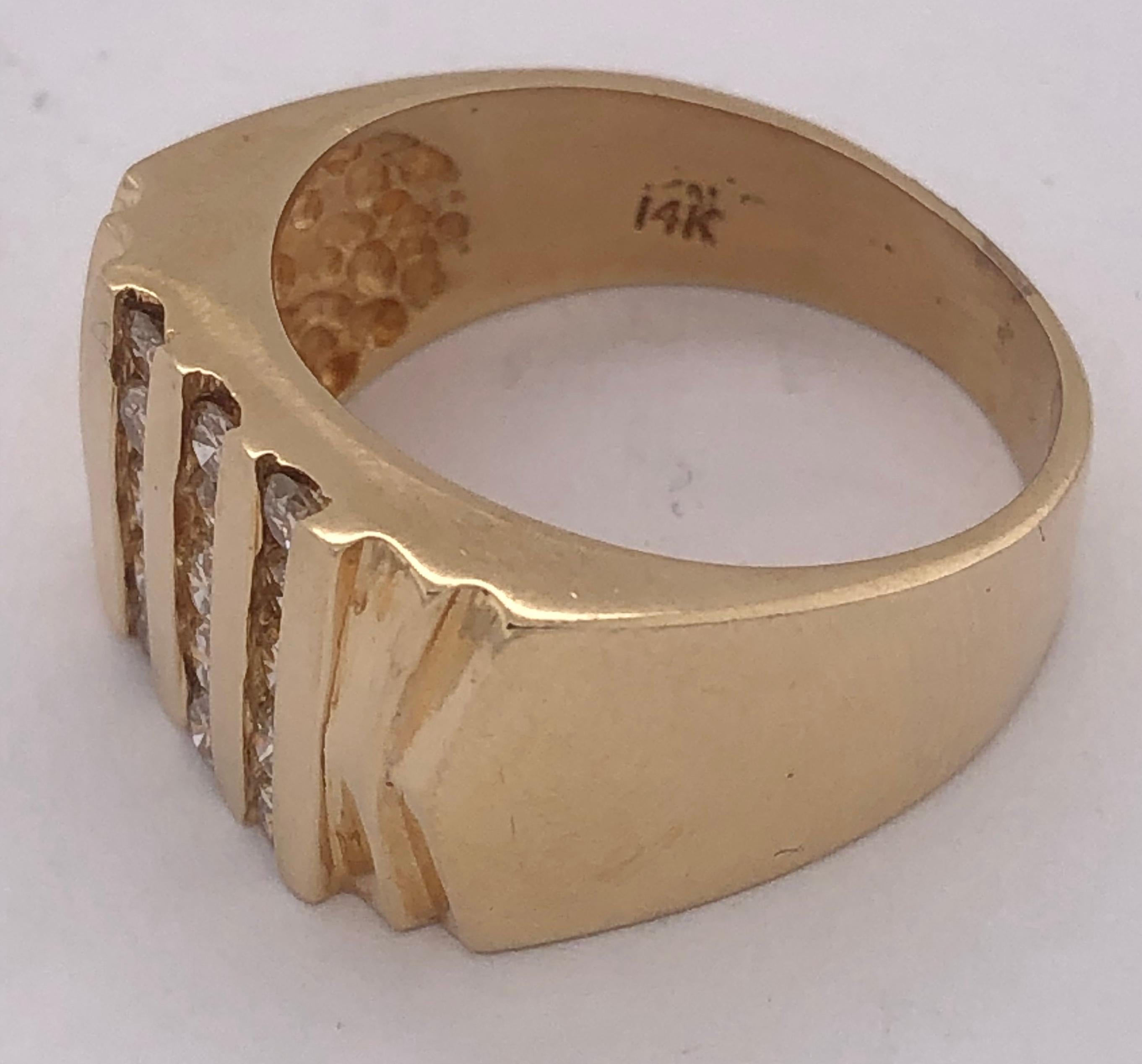 14 Karat Yellow Gold Cluster Ring with 15 Diamonds For Sale 8