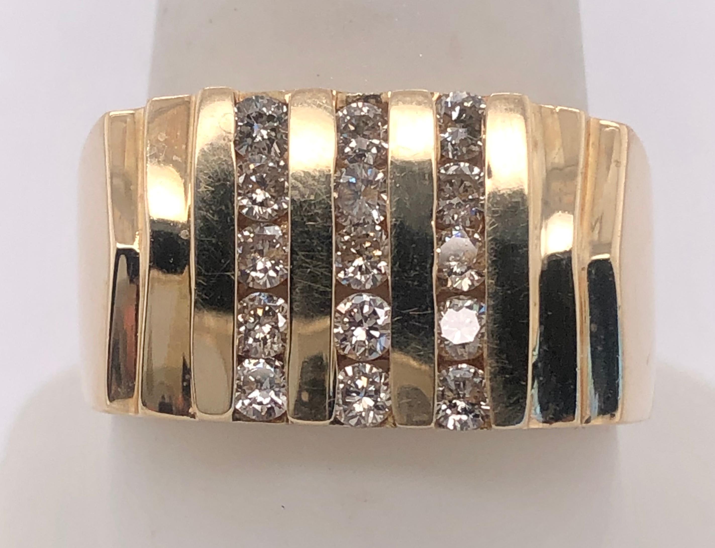 14 Karat Yellow Gold Cluster Ring with 15 Diamonds In Good Condition For Sale In Stamford, CT