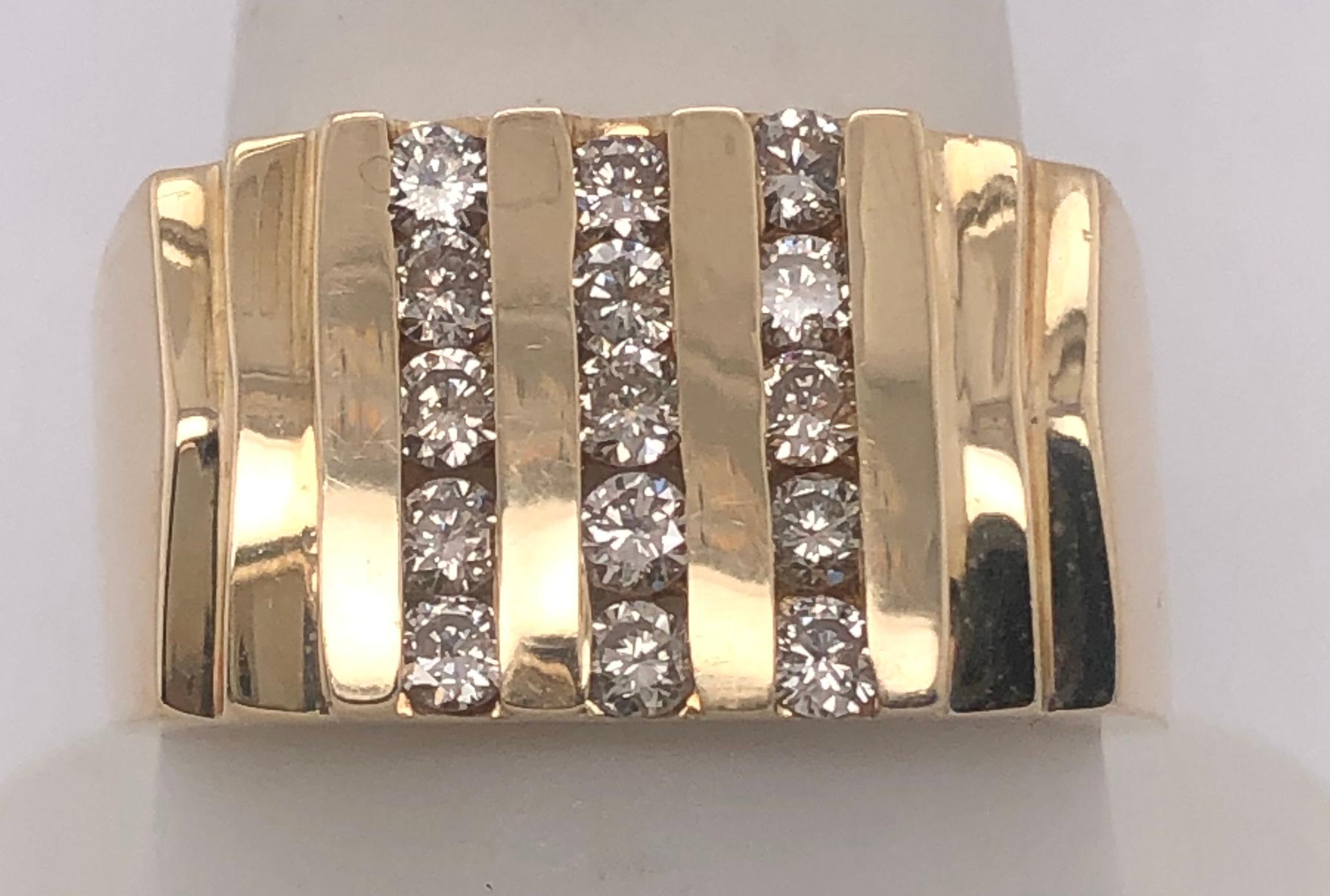 14 Karat Yellow Gold Cluster Ring with 15 Diamonds For Sale 3