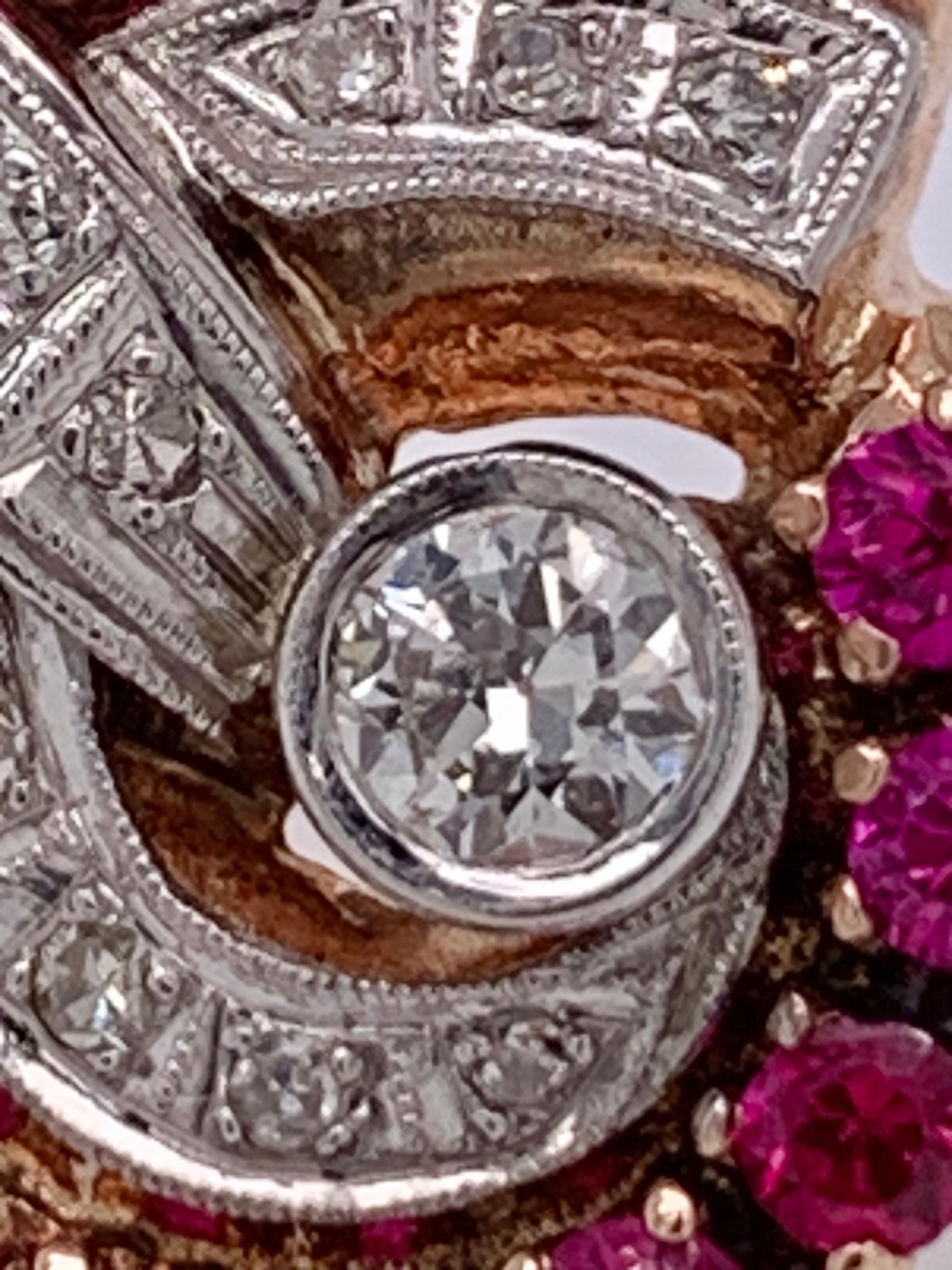 Art déco Bague cocktail en or jaune 14 carats avec diamants et rubis à motif tourbillonnant en vente