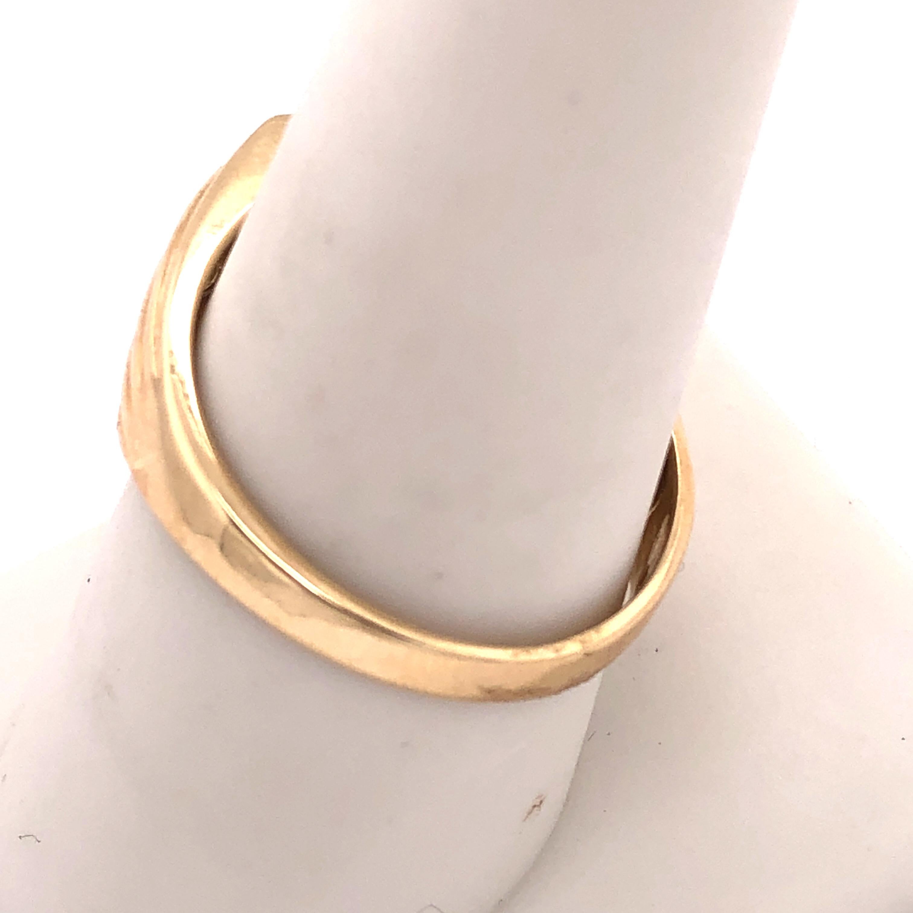 14 Karat Yellow Gold Contemporary Ring with 9 Round Diamonds For Sale 5