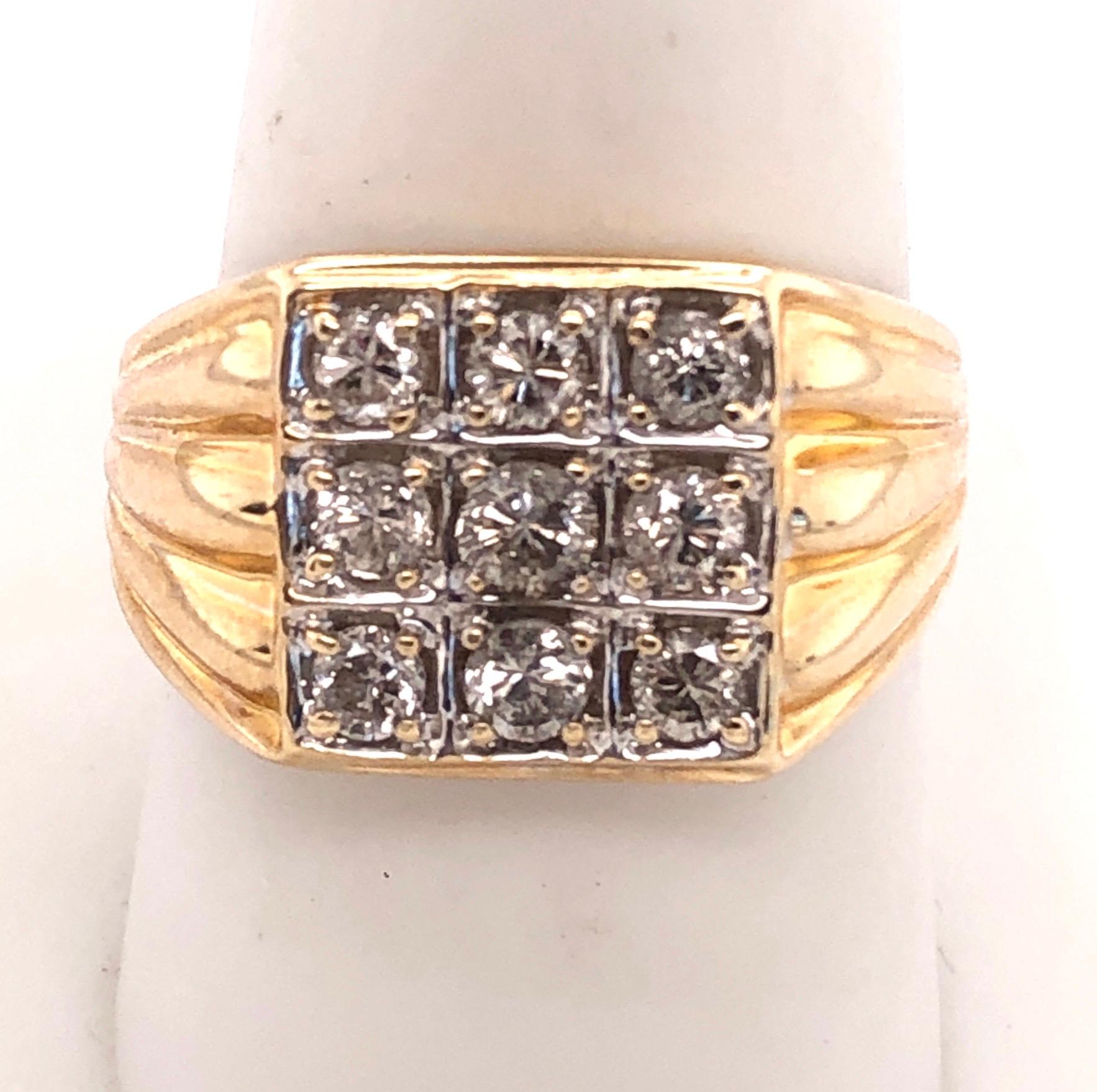 14 Karat Yellow Gold Contemporary Ring with 9 Round Diamonds In Good Condition For Sale In Stamford, CT