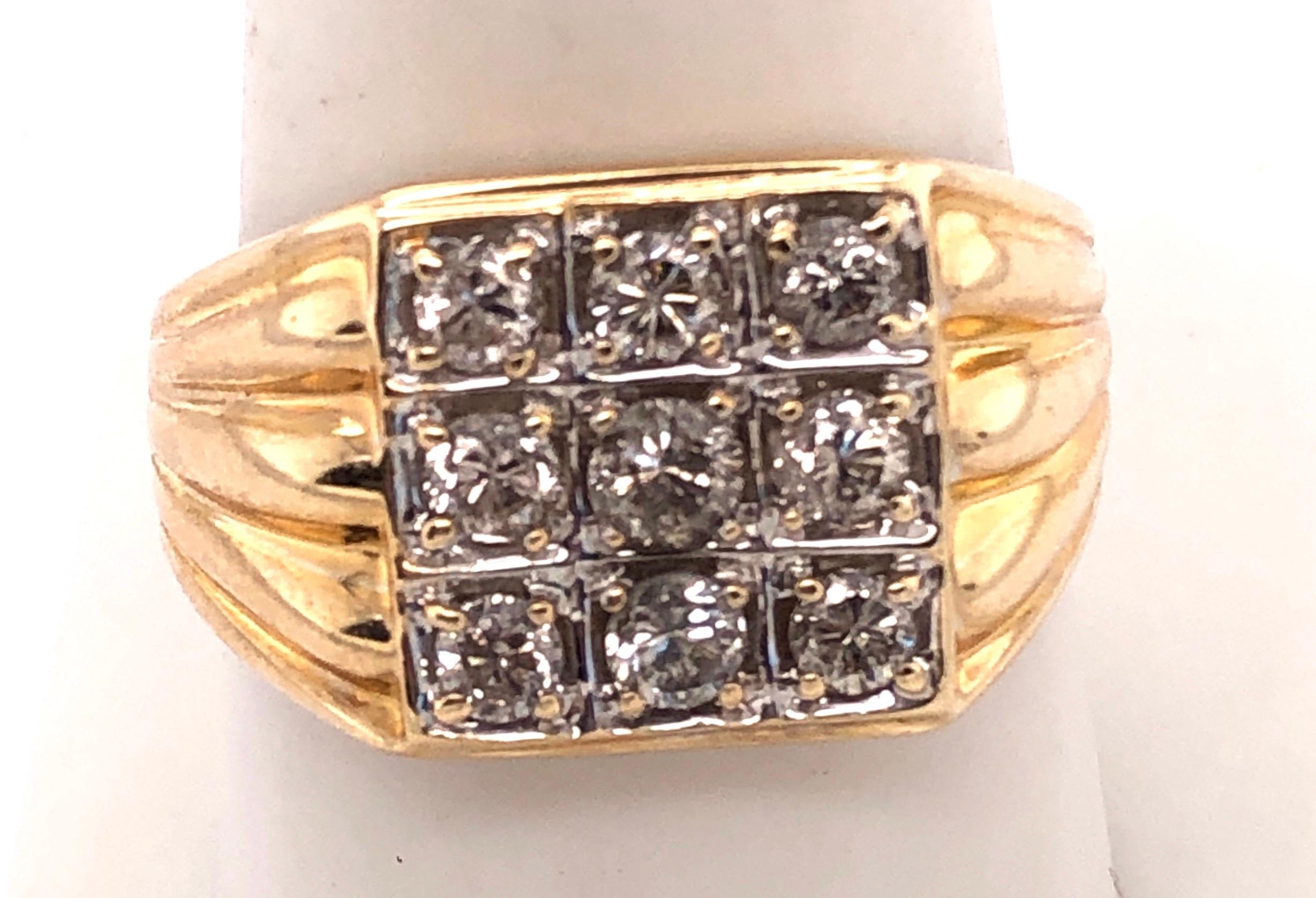 14 Karat Yellow Gold Contemporary Ring with 9 Round Diamonds For Sale 2