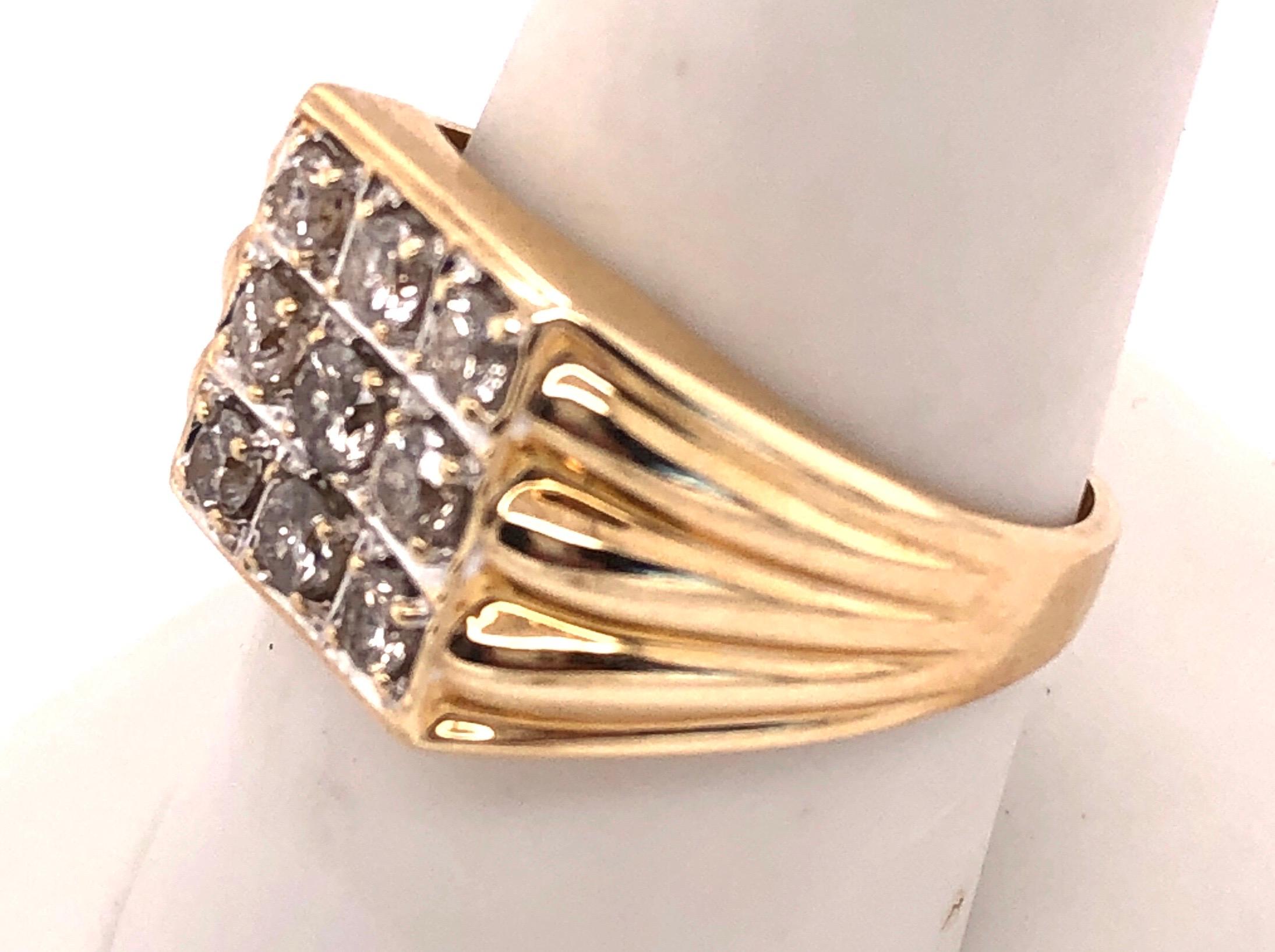 14 Karat Yellow Gold Contemporary Ring with 9 Round Diamonds For Sale 3