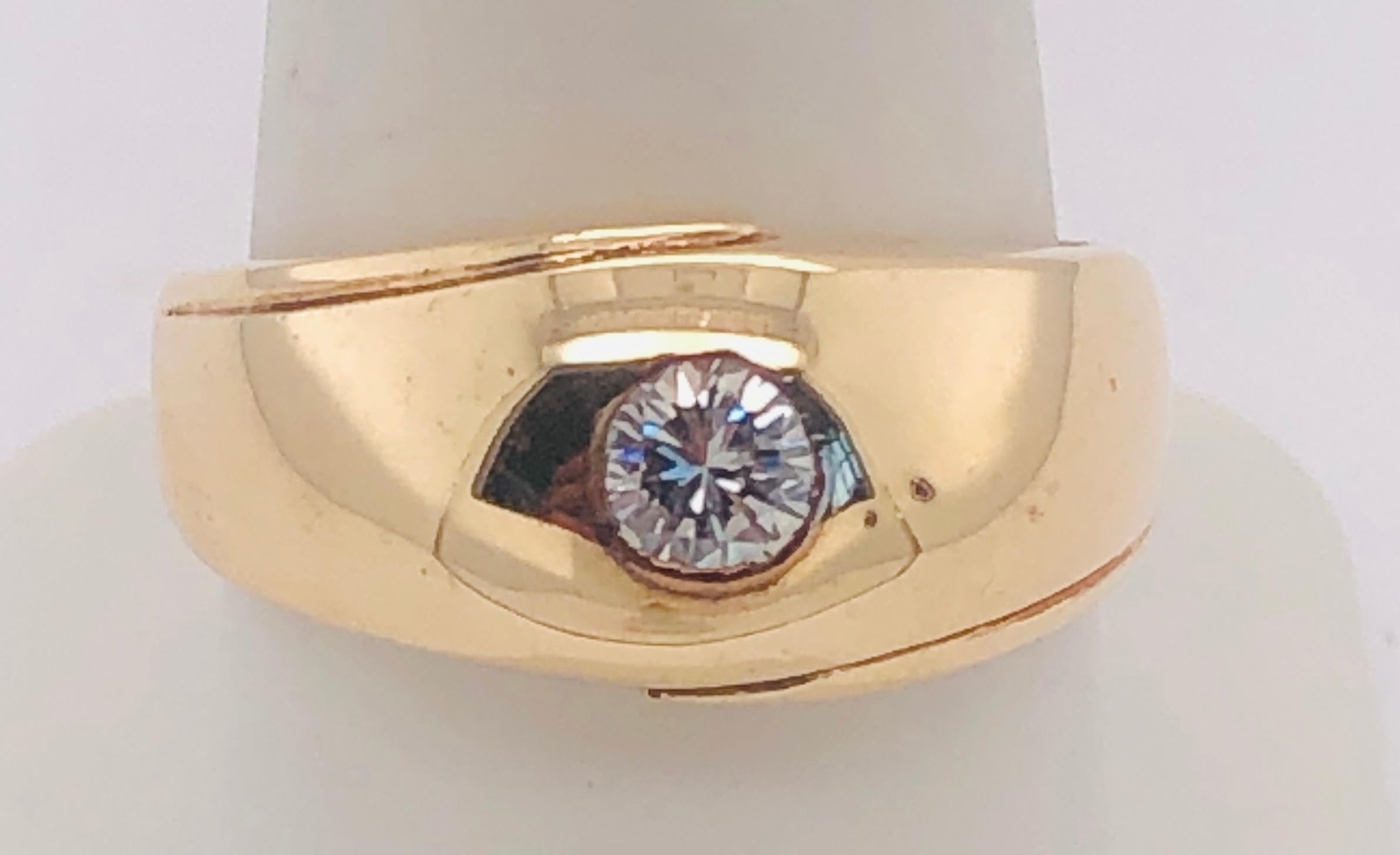 14 Karat Yellow Gold Contemporary Ring with Diamond 0.33 Total Diamond Weight For Sale 2