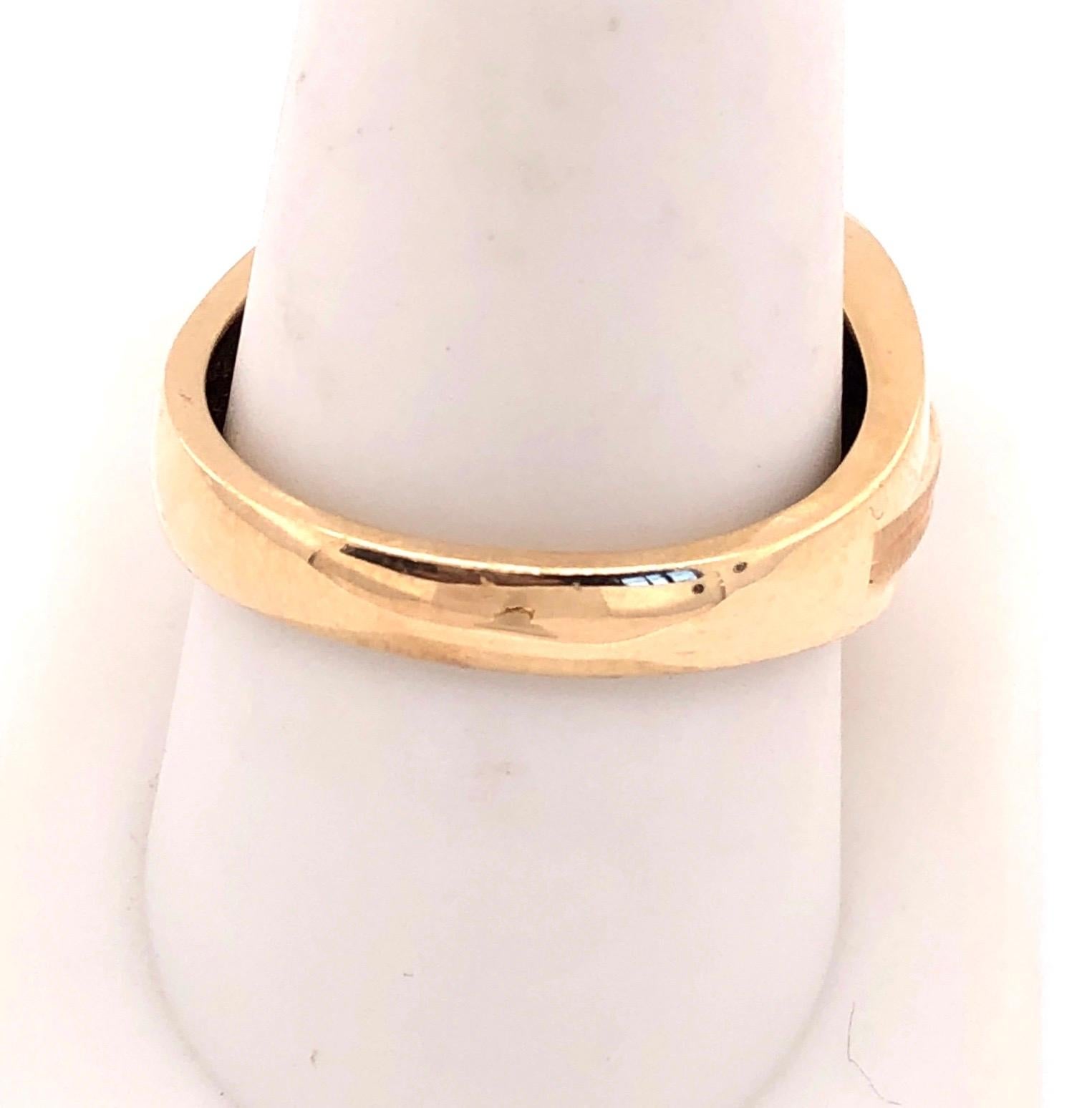 14 Karat Yellow Gold Contemporary Ring with Diamonds For Sale 2