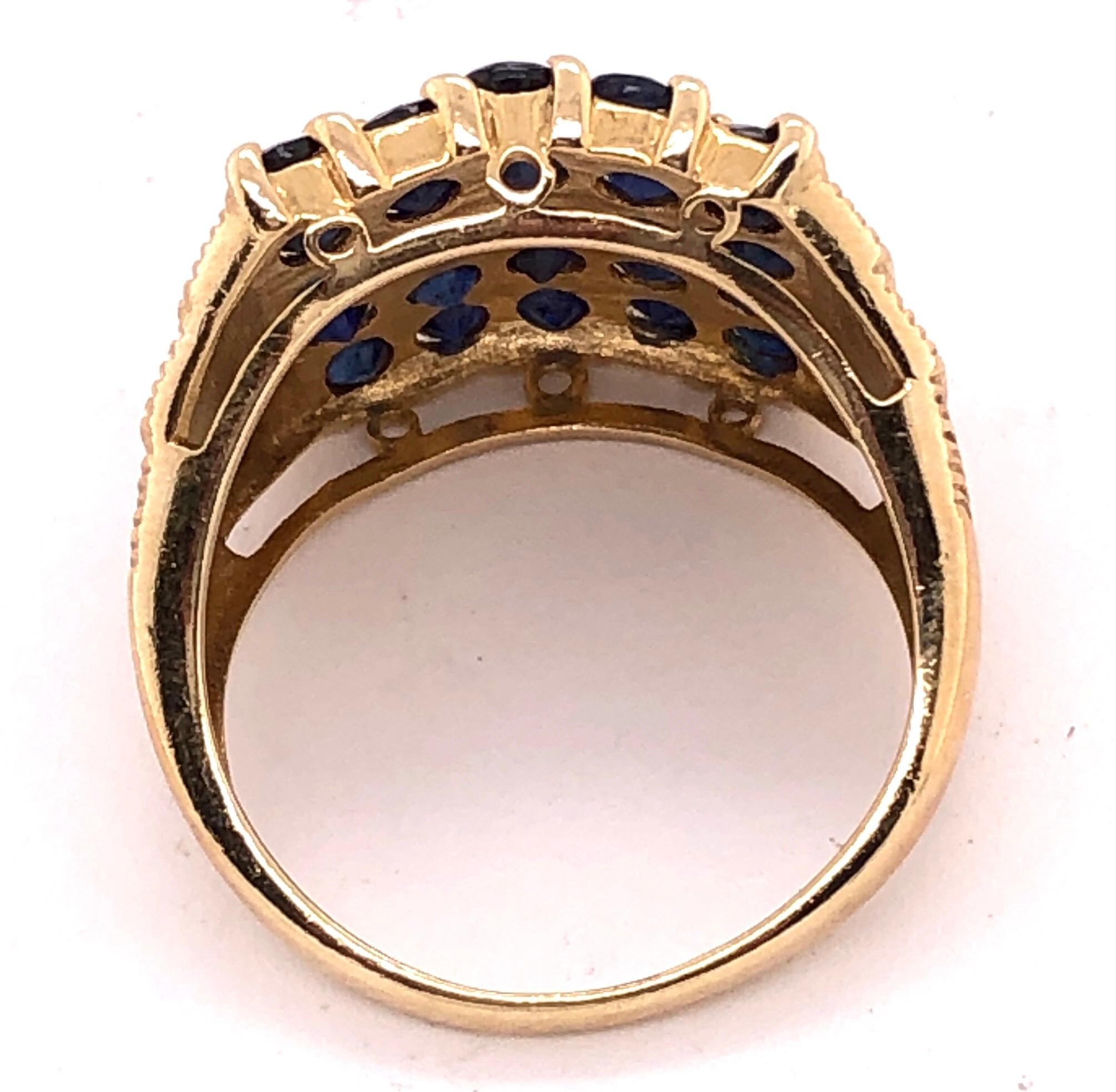 14 Karat Yellow Gold Contemporary Ring with Sapphire Cluster For Sale 2