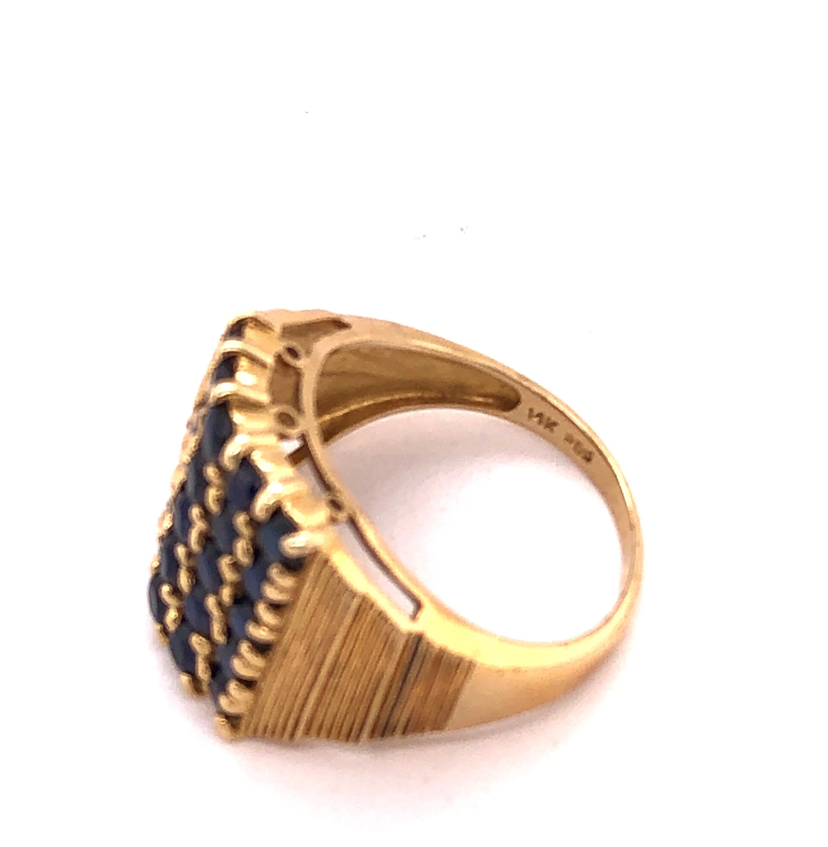 Bague contemporaine en or jaune 14 carats avec grappe de saphirs en vente 3