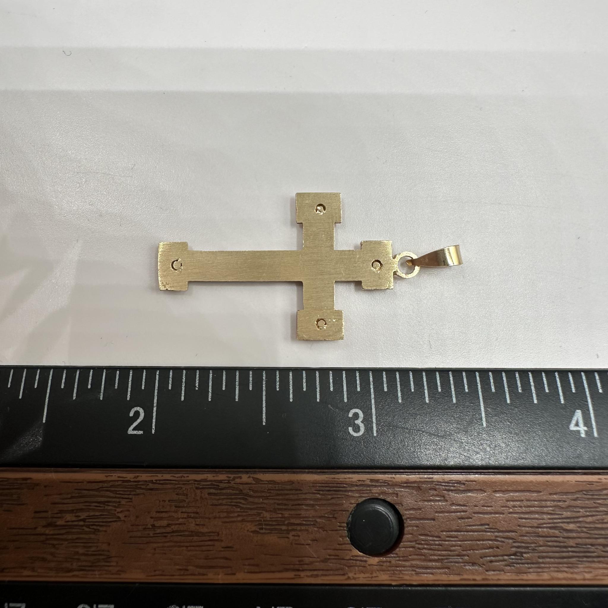 Pendentif croix en or jaune 14kt - 2.6g, finition mate, solide, convient à une petite chaîne Unisexe en vente