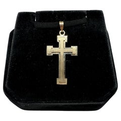 Pendentif croix en or jaune 14kt - 2.6g, finition mate, solide, convient à une petite chaîne