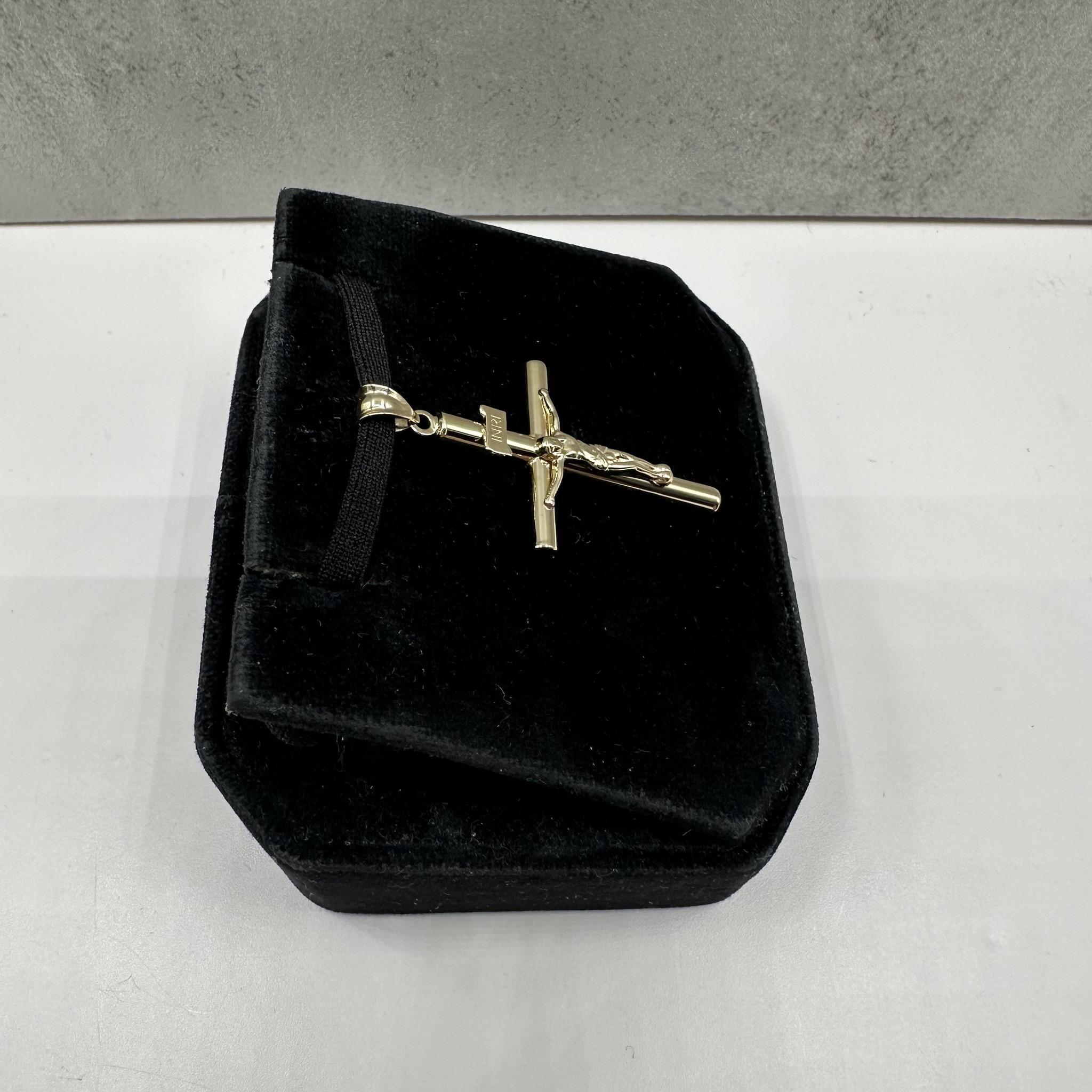 14kt Gelbgold Kruzifix-Anhänger - 1,4g, hohl, passt kleine Kette, neu im Zustand „Neu“ im Angebot in West Hempstead, NY