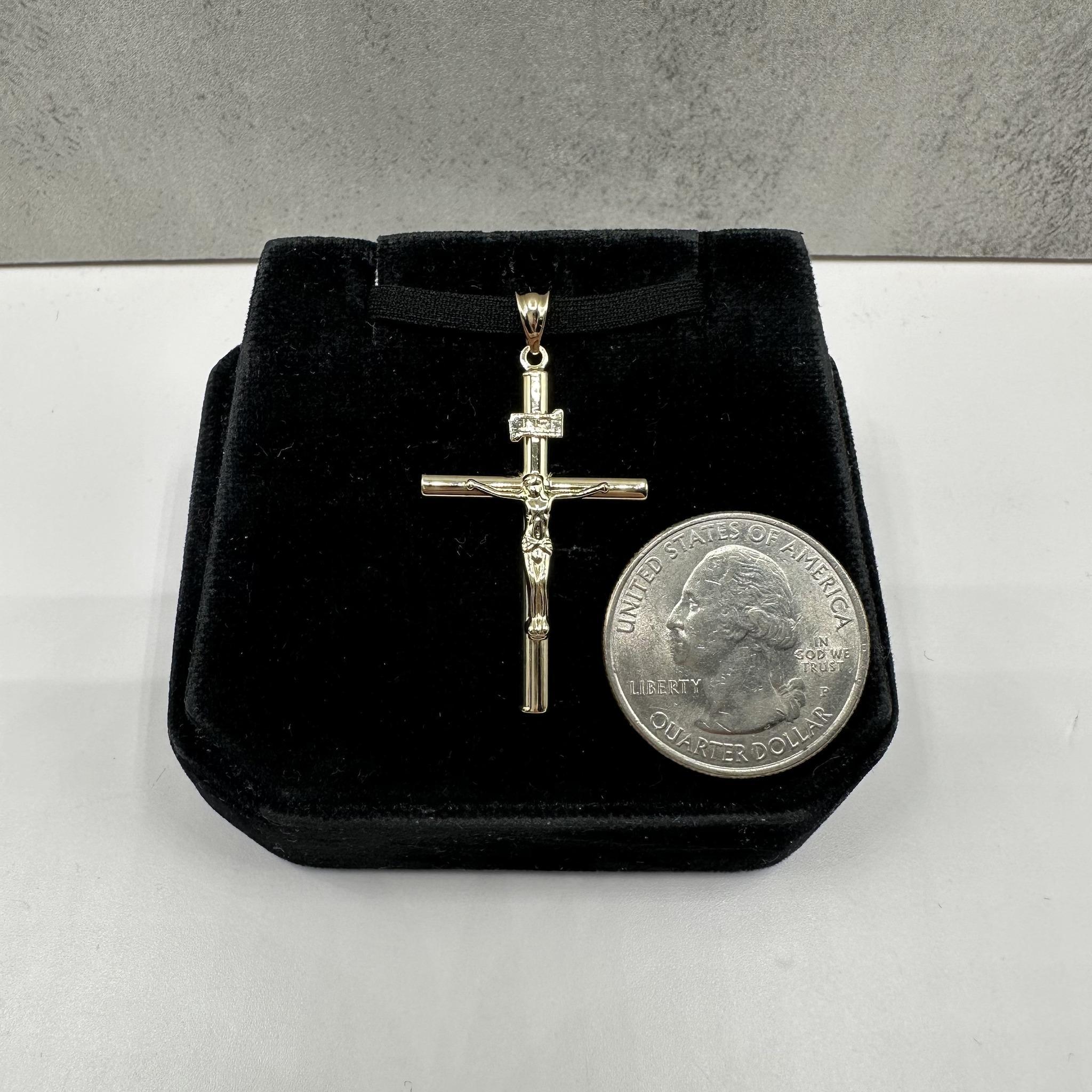 14kt Gelbgold Kruzifix-Anhänger - 1,4g, hohl, passt kleine Kette, neu für Damen oder Herren im Angebot