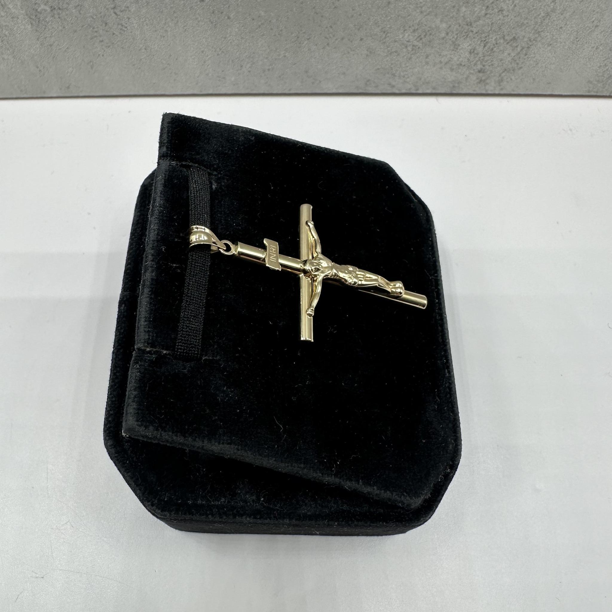 14kt Gelbgold Kruzifix-Anhänger - 1,6g, hohl, passt kleine Kette, neu im Zustand „Neu“ im Angebot in West Hempstead, NY