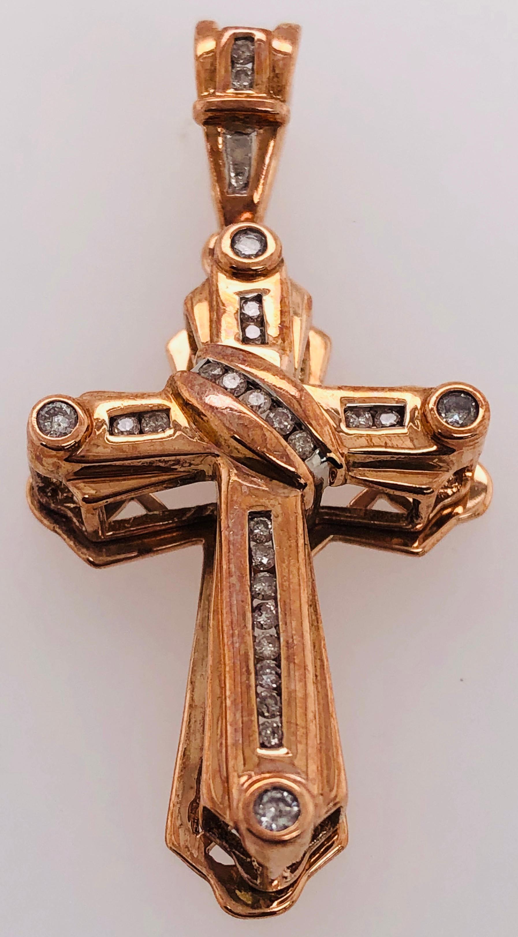 14 Karat Gelbgold Crucifix Kreuz Anhänger mit .50 Gesamtgewicht Diamanten im Zustand „Gut“ im Angebot in Stamford, CT