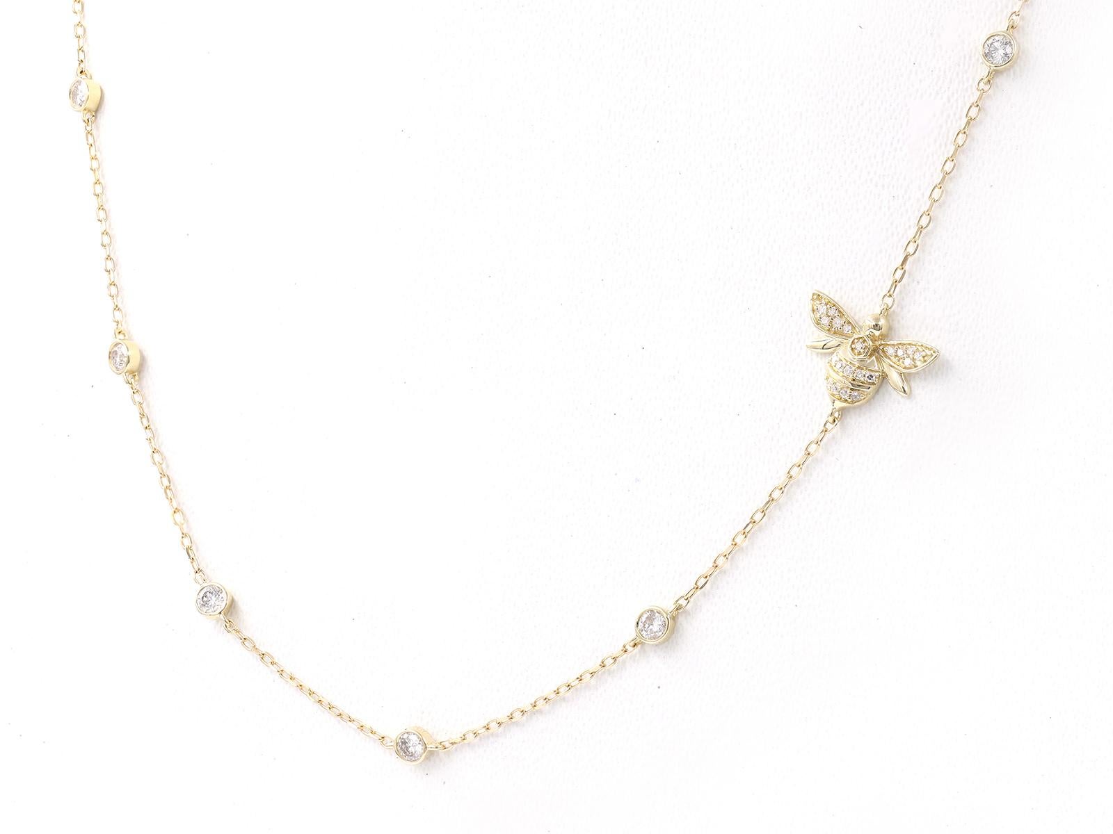 Taglio singolo Collana con farfalla in oro giallo 14KT con pietre Pavé