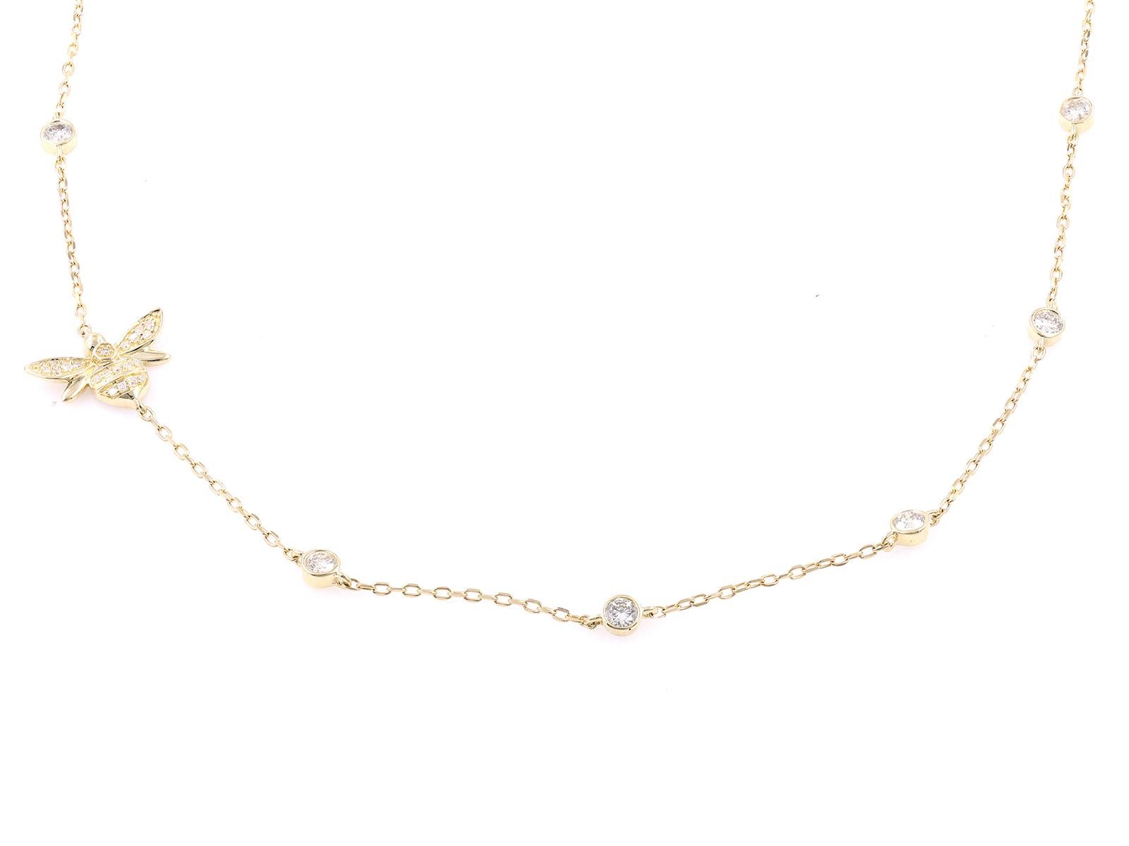 Donna Collana con farfalla in oro giallo 14KT con pietre Pavé