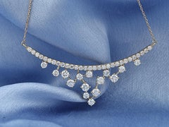 Halskette aus 14-karätigem Gelbgold mit Diamanten (2,81 Karat), geschwungenem Stab und V-förmiger Fransenverzierung