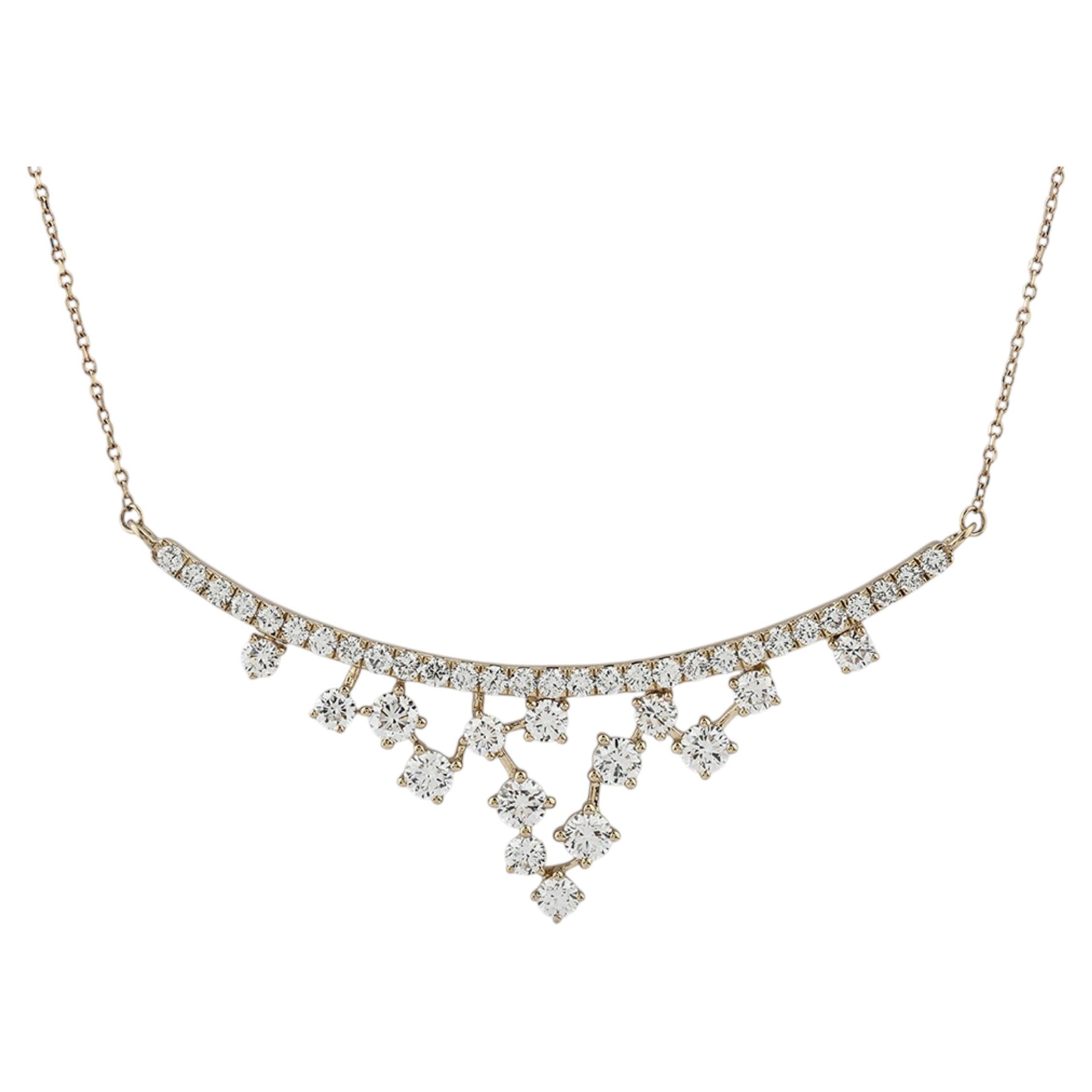 Collar de oro amarillo de 14 quilates con diamantes (2,81 quilates), barra curvada y flecos en forma de V en venta