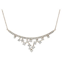 Collar de oro amarillo de 14 quilates con diamantes (2,81 quilates), barra curvada y flecos en forma de V
