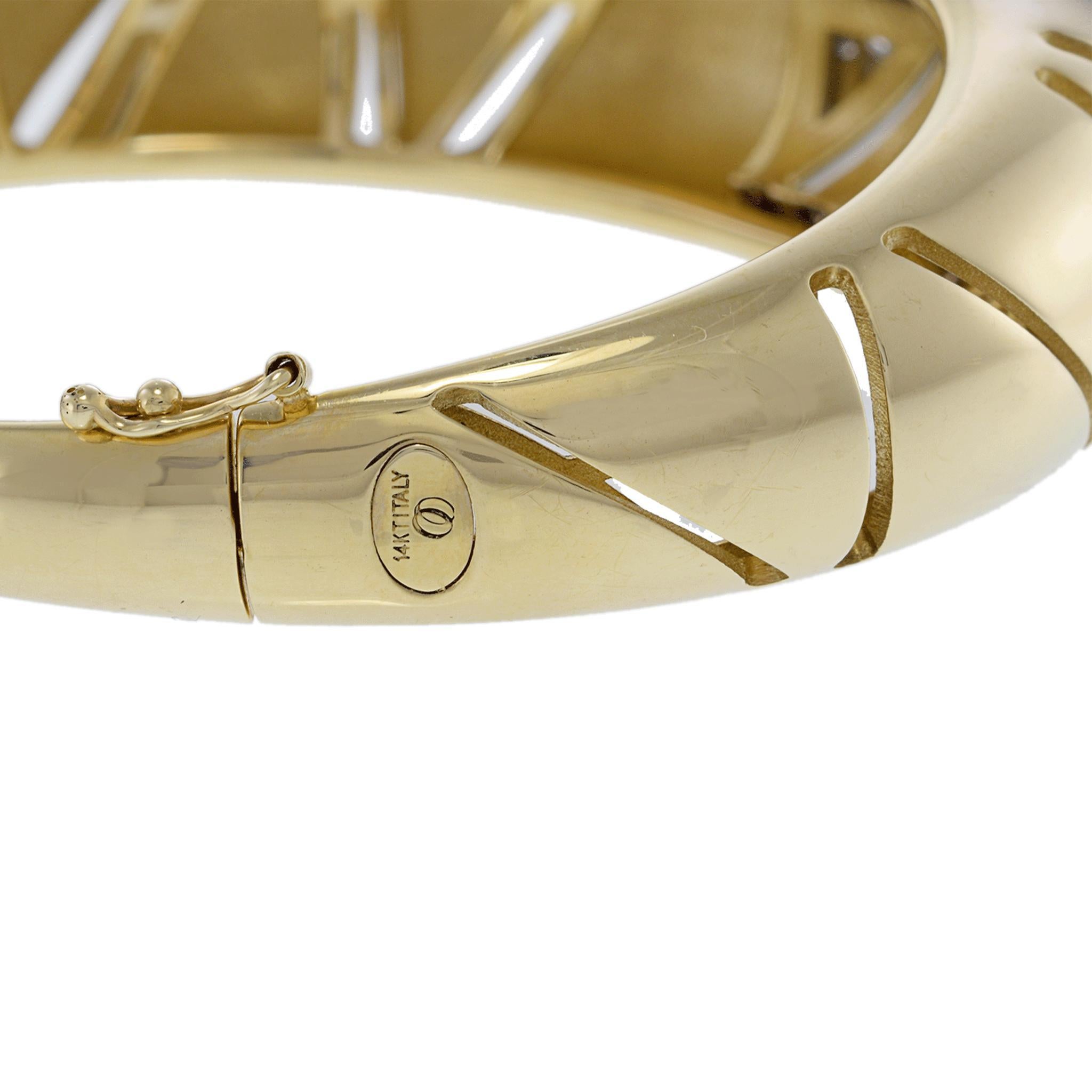 14KT Gelbgold Diamant Akzent Design Armreif (Moderne) im Angebot