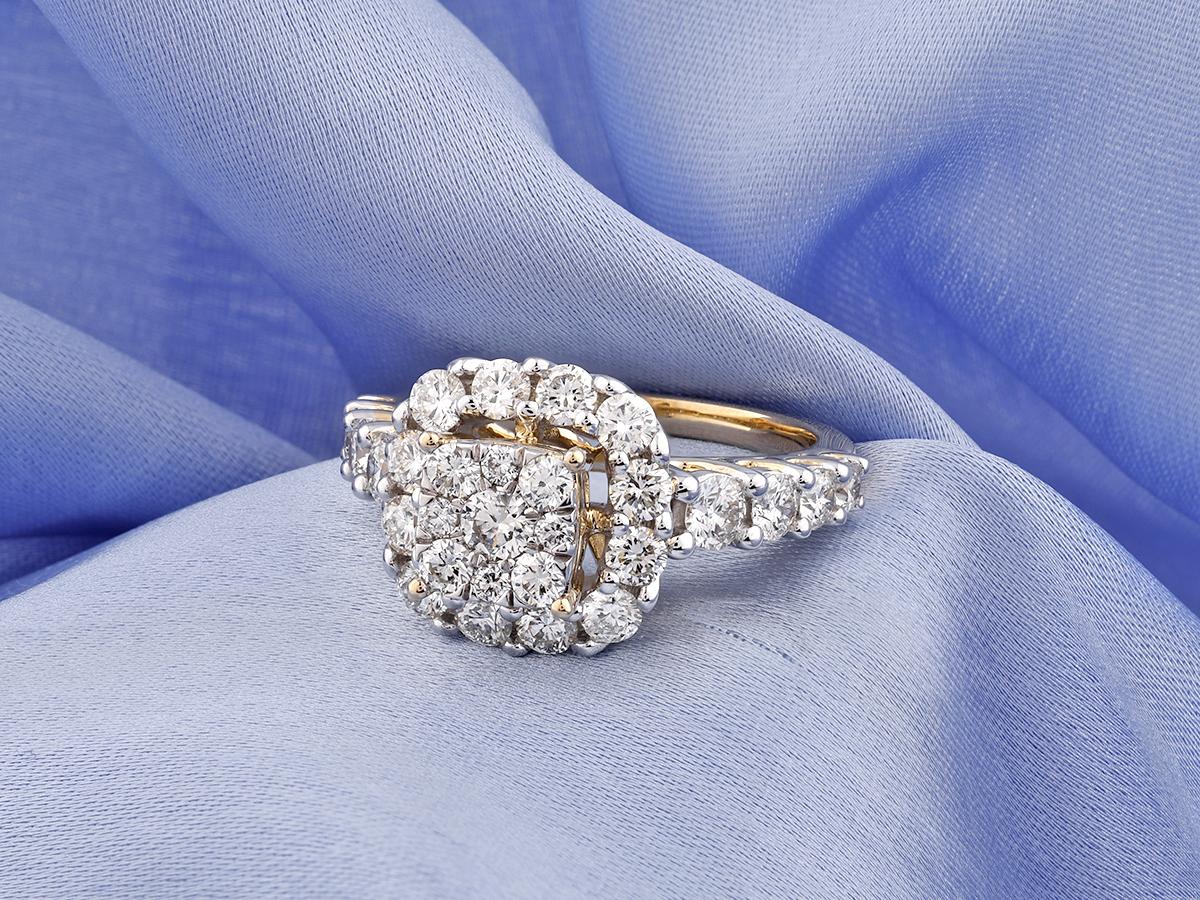 Bague en or jaune 14KT avec grappe de diamants - 2,06 carats certifiés IGI en vente 3