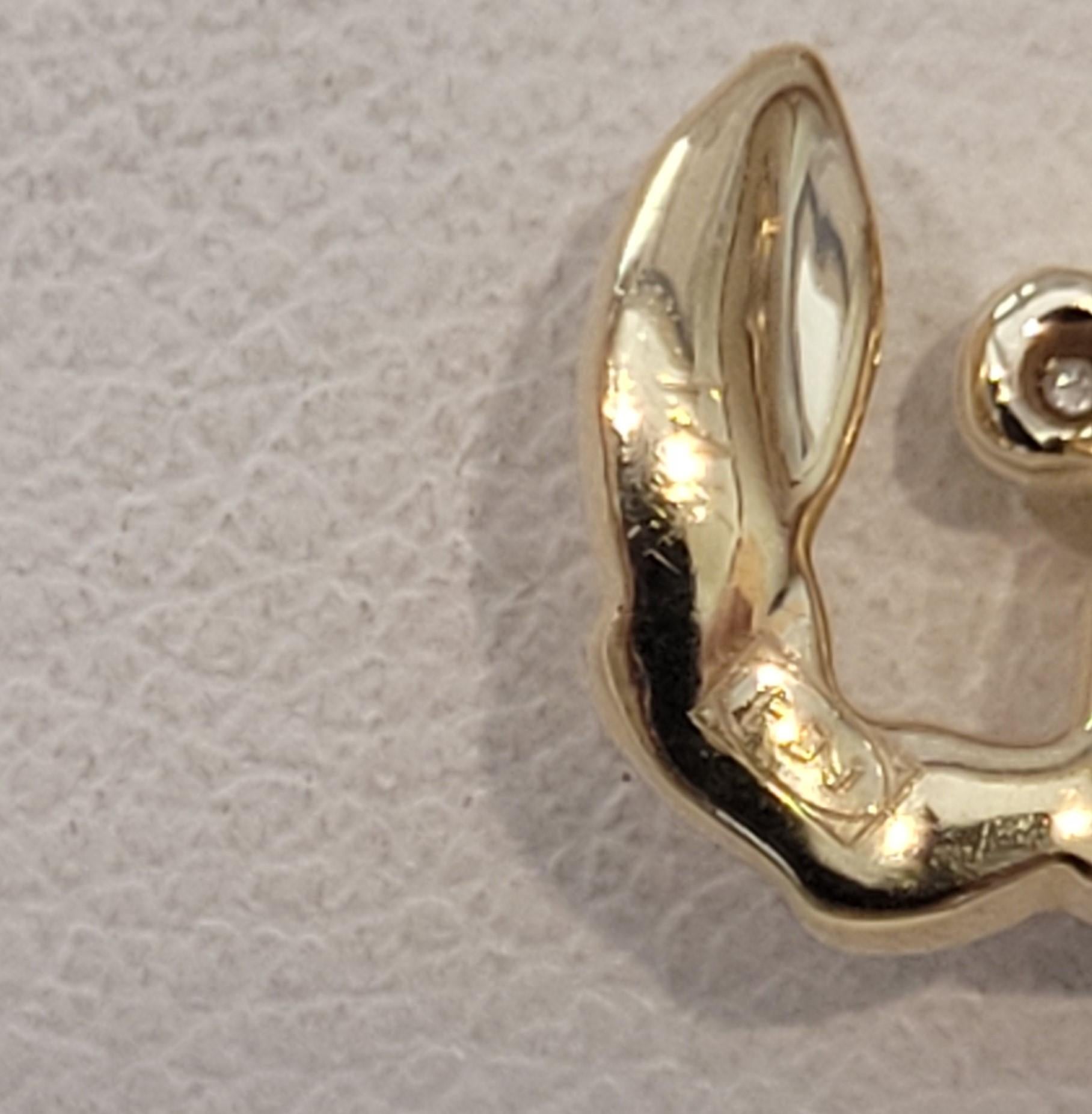 Moderno Ciondolo a forma di granchio in oro giallo 14kt con diamante .20cttw Catena da 16 pollici e 1 mm 4,2 grammi in vendita