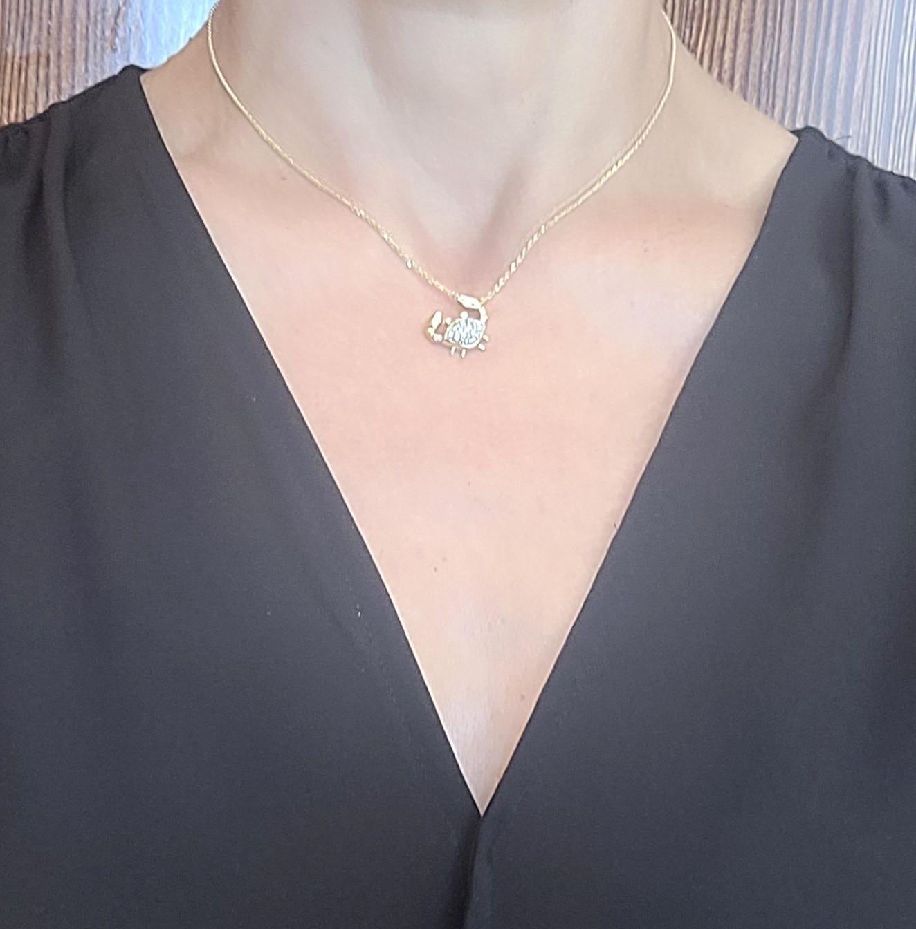 Ciondolo a forma di granchio in oro giallo 14kt con diamante .20cttw Catena da 16 pollici e 1 mm 4,2 grammi in vendita 1
