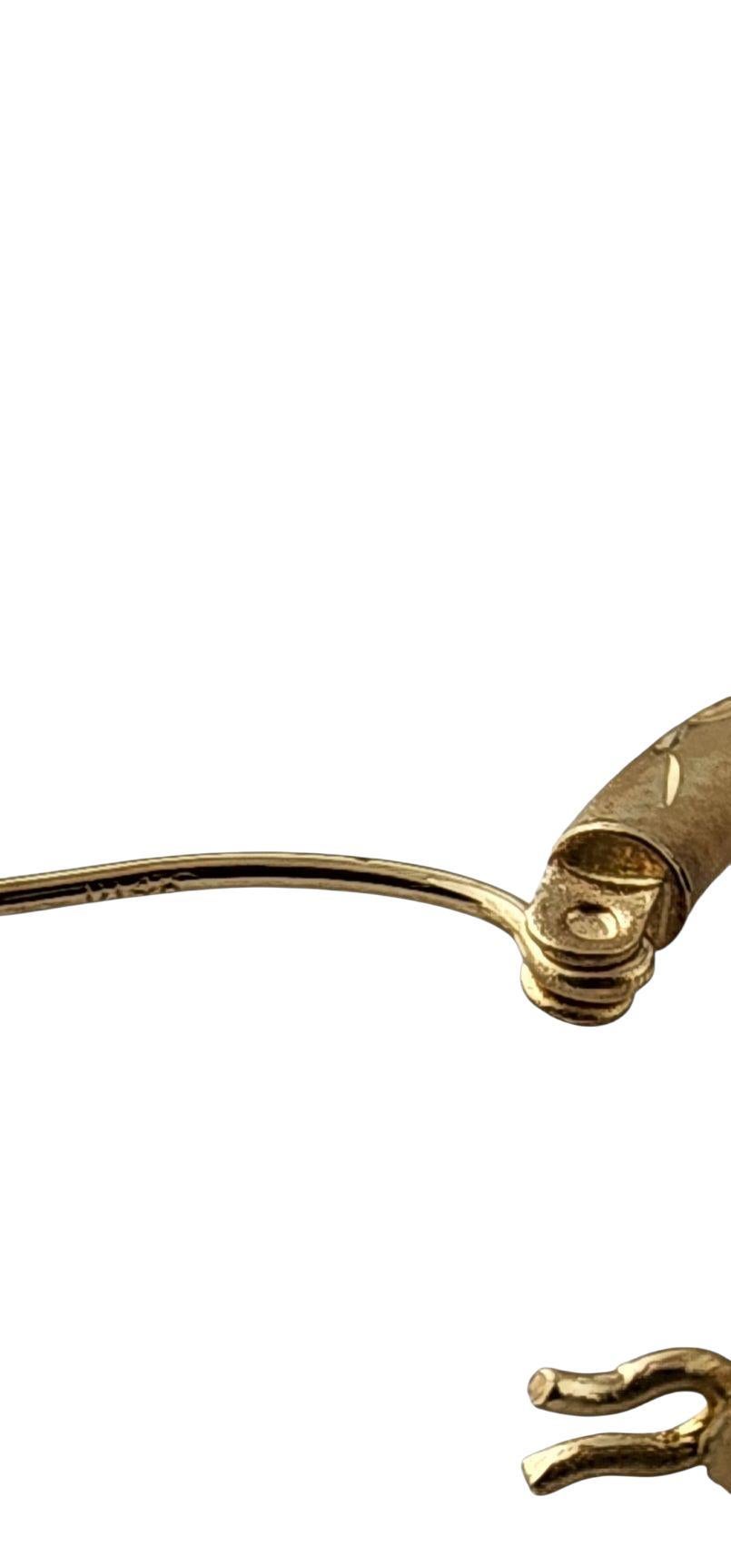 Boucles d'oreilles en or jaune 14kt avec diamant #23092 Bon état - En vente à Washington Depot, CT