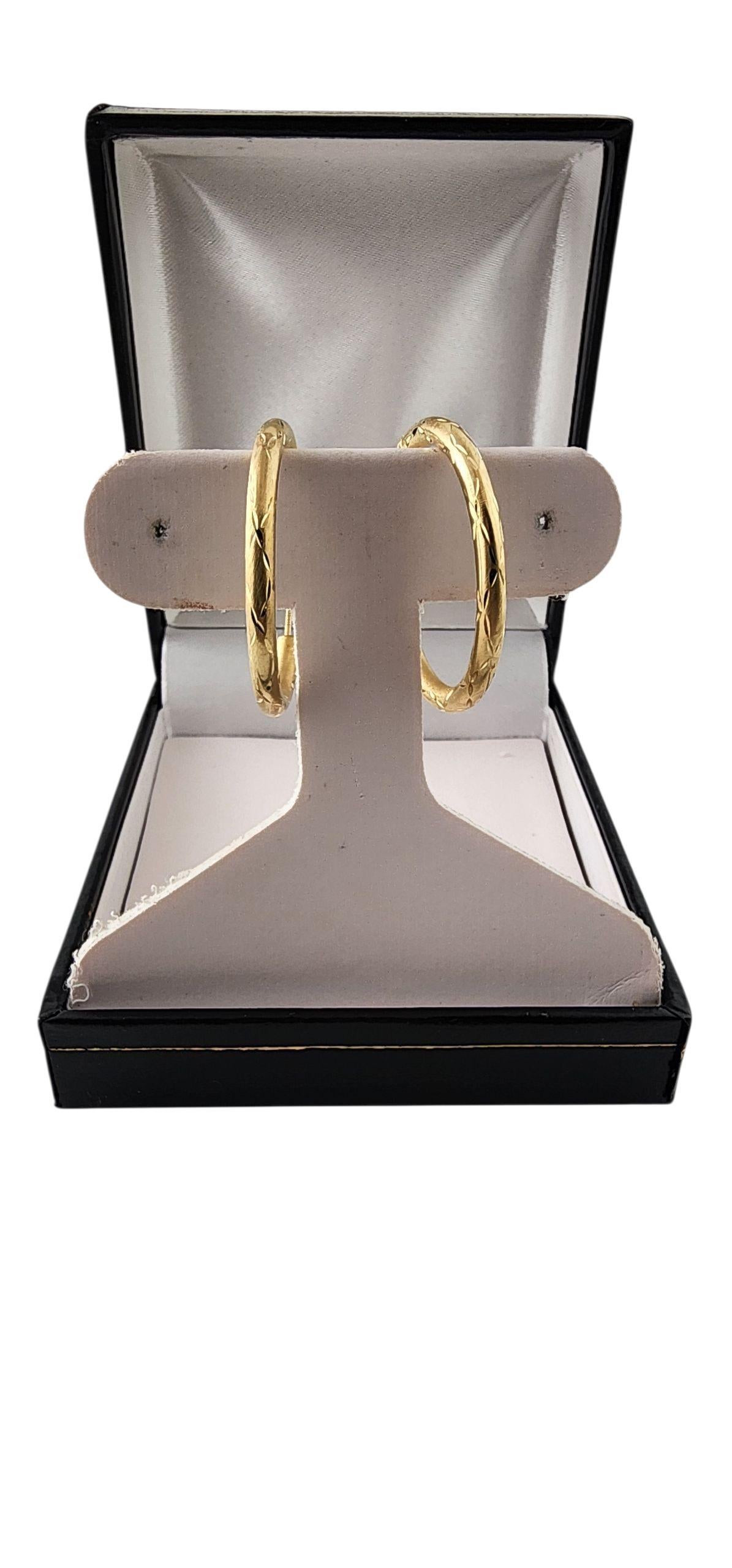 Boucles d'oreilles en or jaune 14kt avec diamant #23092 en vente 1