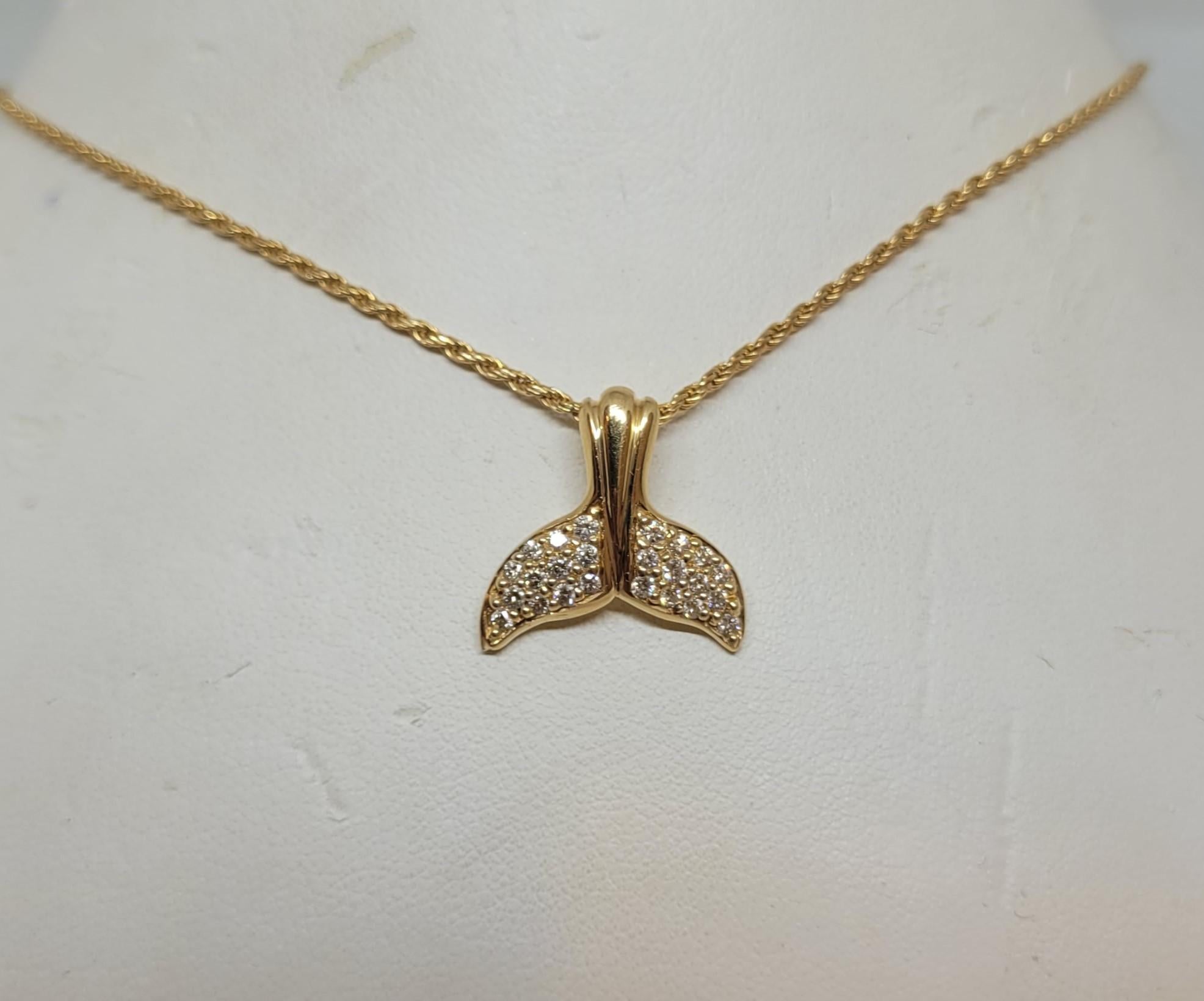 Moderne Pendentif d'aileron de dauphin en or jaune 14kt, .35cttw, 17mm x 16.3mm, F/G VS en vente