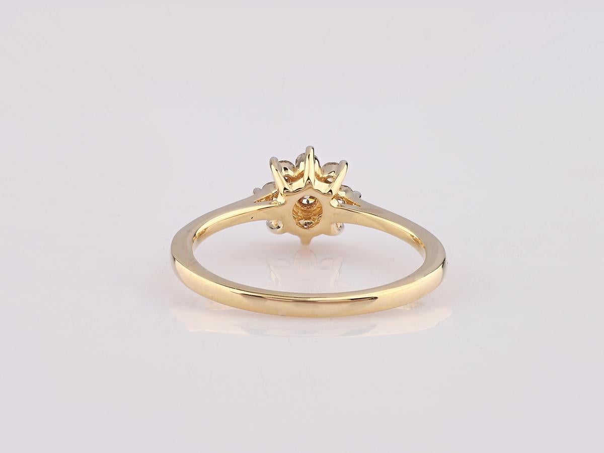14KT Yellow Gold Diamond Flower Cluster Ring Damen im Angebot