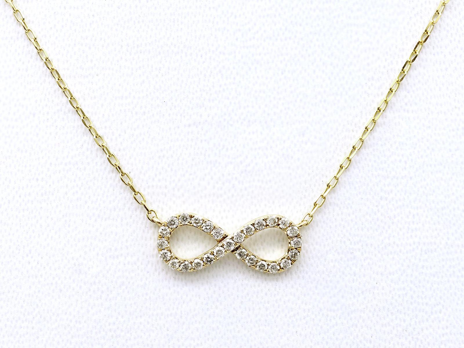Contemporain Collier pendentif infini en or jaune 14KT avec diamants en vente