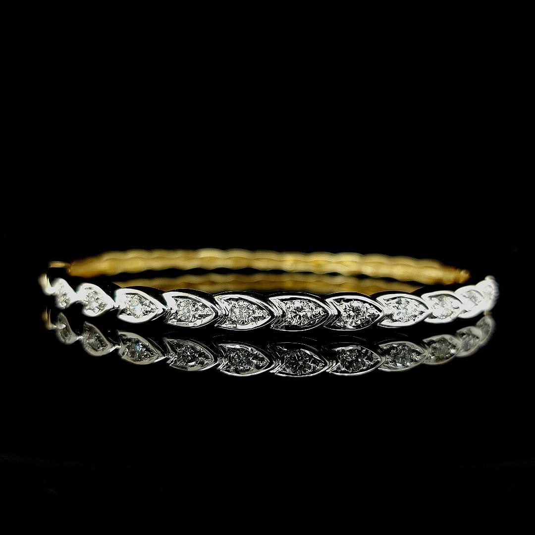 Stunning and Magnificent 14Kt Yellow Gold Diamond Loose Braid Hinged  Fancy Bangle Bracelet

Diamonds: 11 brilliant cut diamonds : 0,77 ct nice qiuality

Material: 14 kt yellow gold, Hallmarked with 585

Total weight: 14.5 gram / 0.510 oz / 9.3