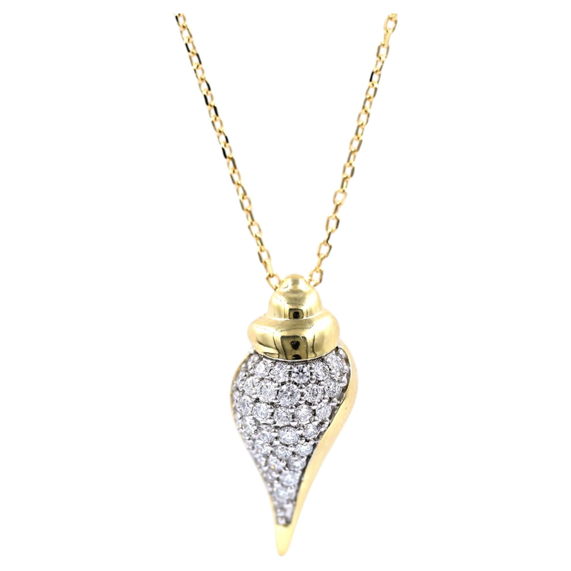 Collana con ciondolo a conchiglia con pavé di diamanti in oro giallo 14KT