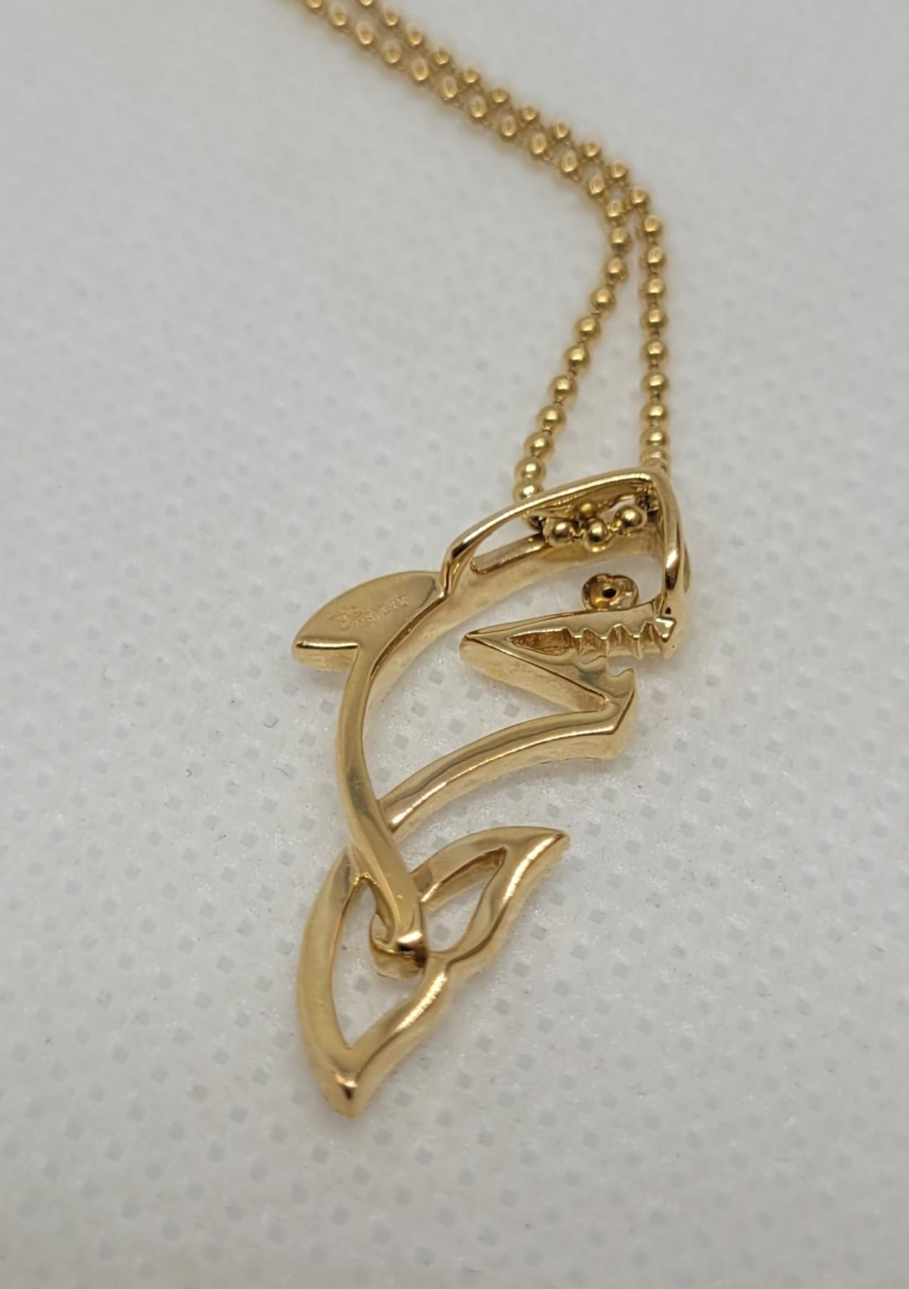 Taille ronde Pendentif requin en or jaune 14kt diamants ronds .25cttw 17 en chaîne 4.4 Gr en vente