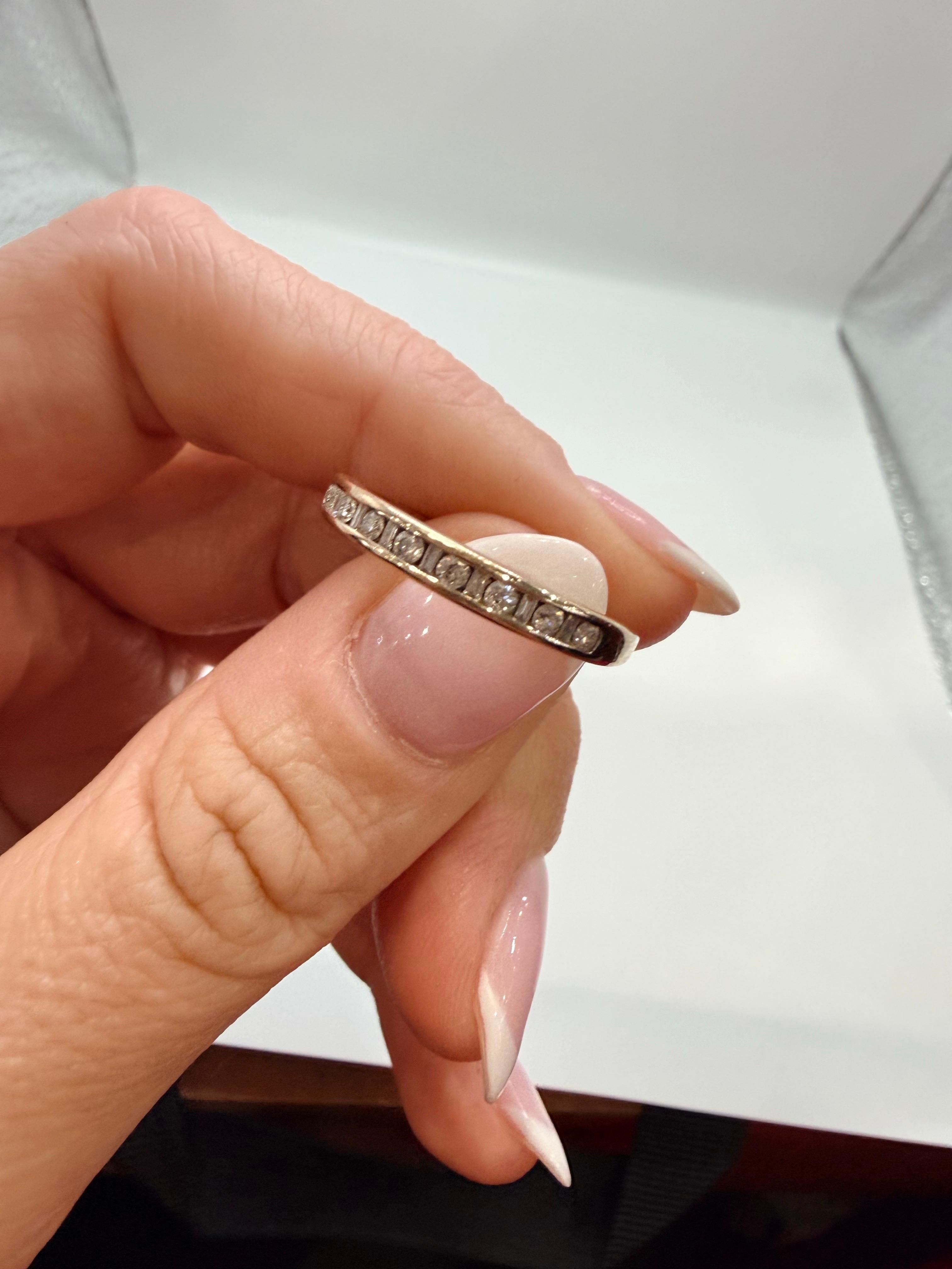 Alliance classique de 0.40 carats avec des diamants de pureté SI, couleur G en taille 6. Fabriquée en or jaune 14KT.

**Tous les articles quittent nos locaux avec un certificat au nom de l'acheteur, politique de l'entreprise ! Cela garantit votre