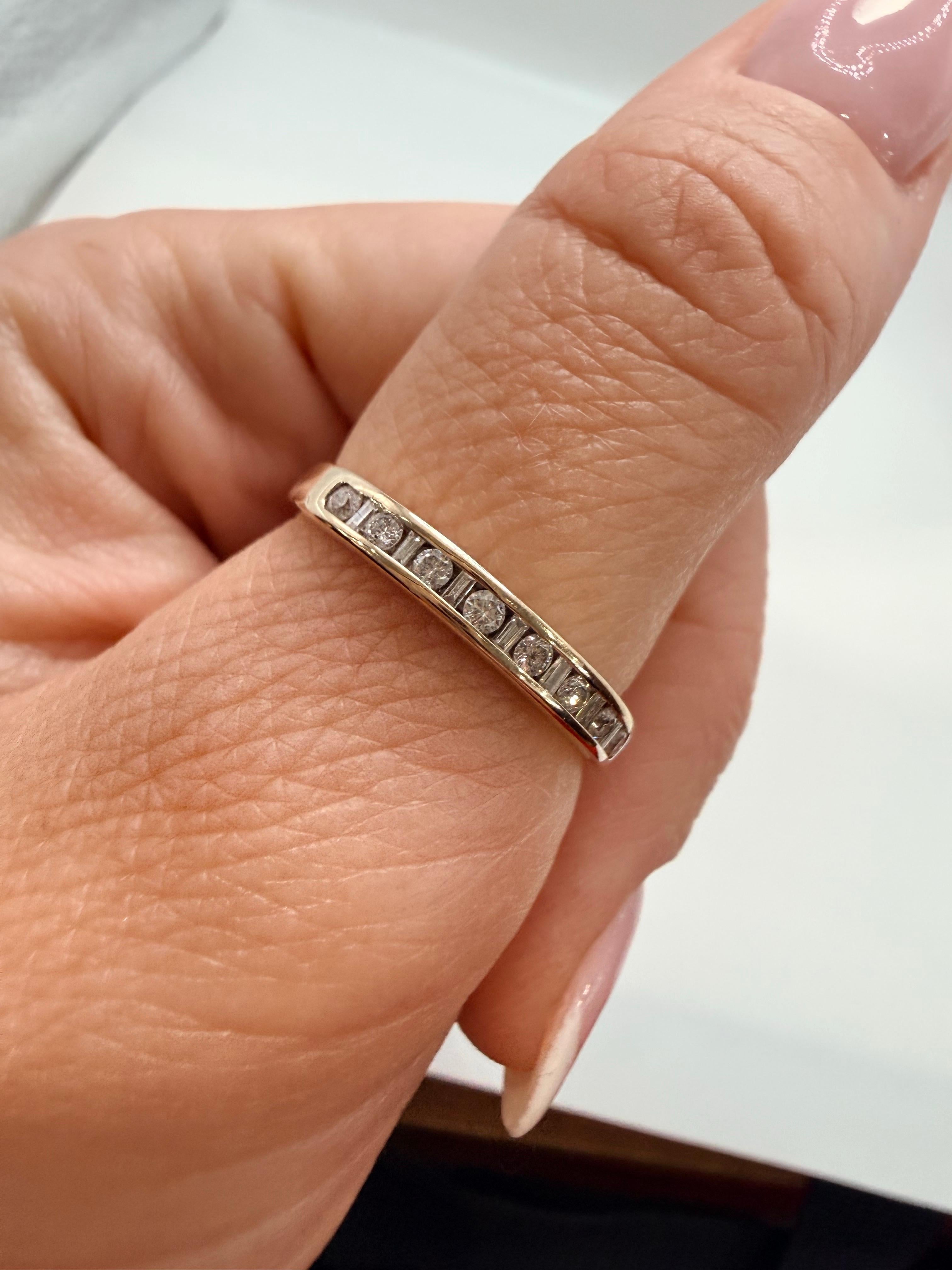 Taille brillant Alliance en or jaune 14KT avec diamant 0.40ct en vente