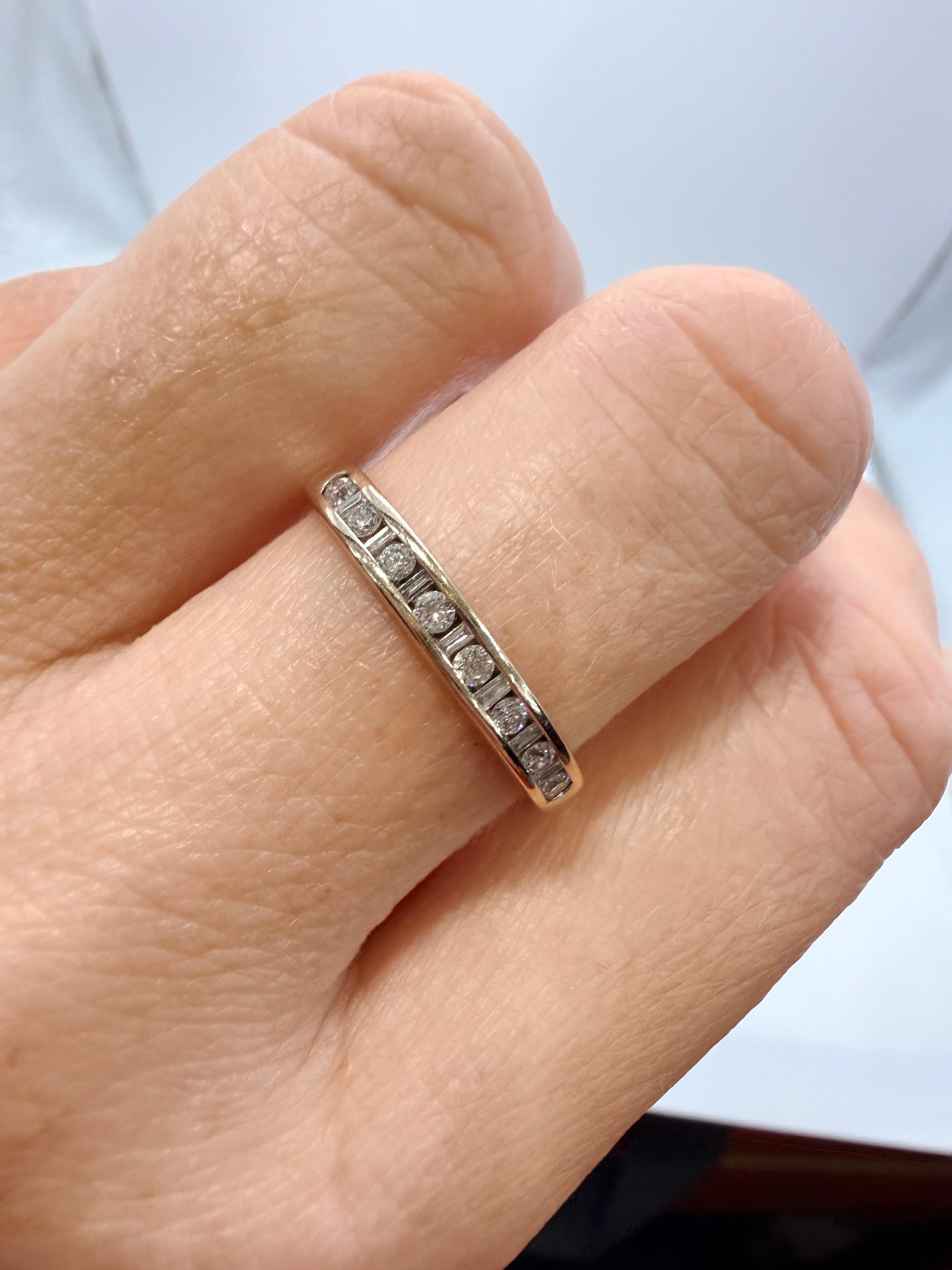 Alliance en or jaune 14KT avec diamant 0.40ct en vente 3