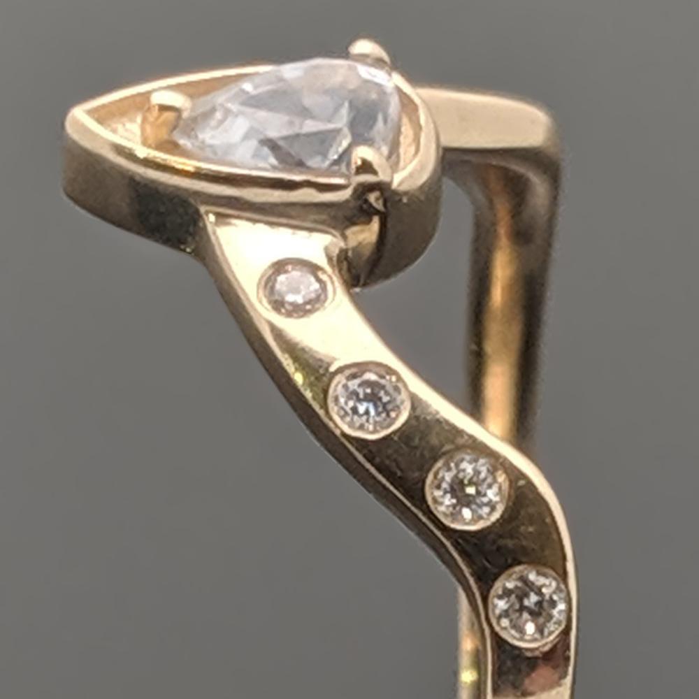 Women's 14kt Yellow Gold Diamonds Ring For Sale