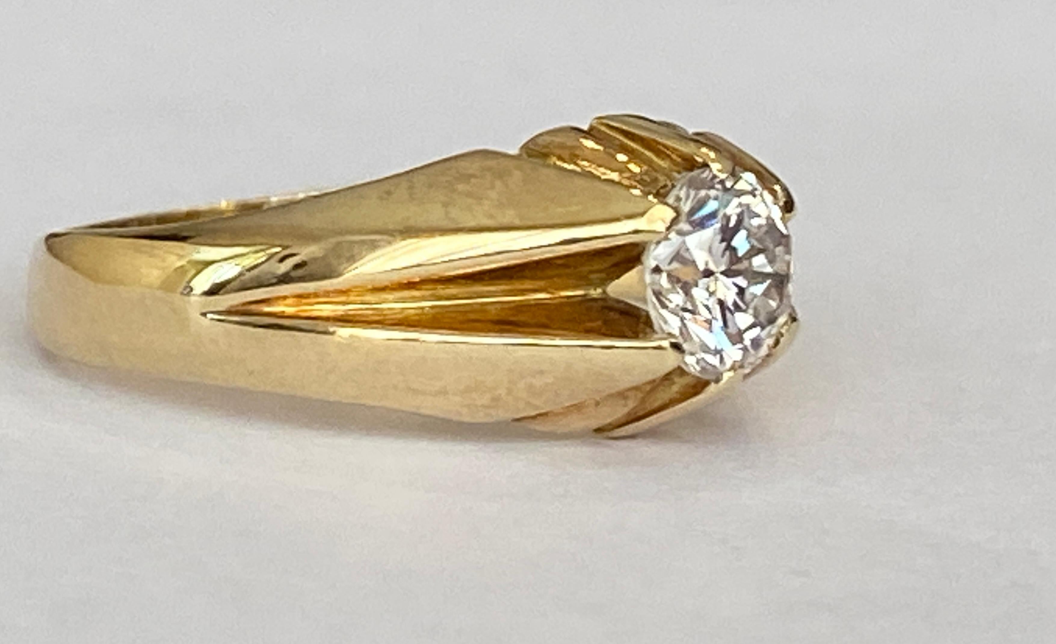 Contemporaneo Solitario a cupola in oro giallo 14kt.  Anello con diamante di circa 0,65 carati in vendita
