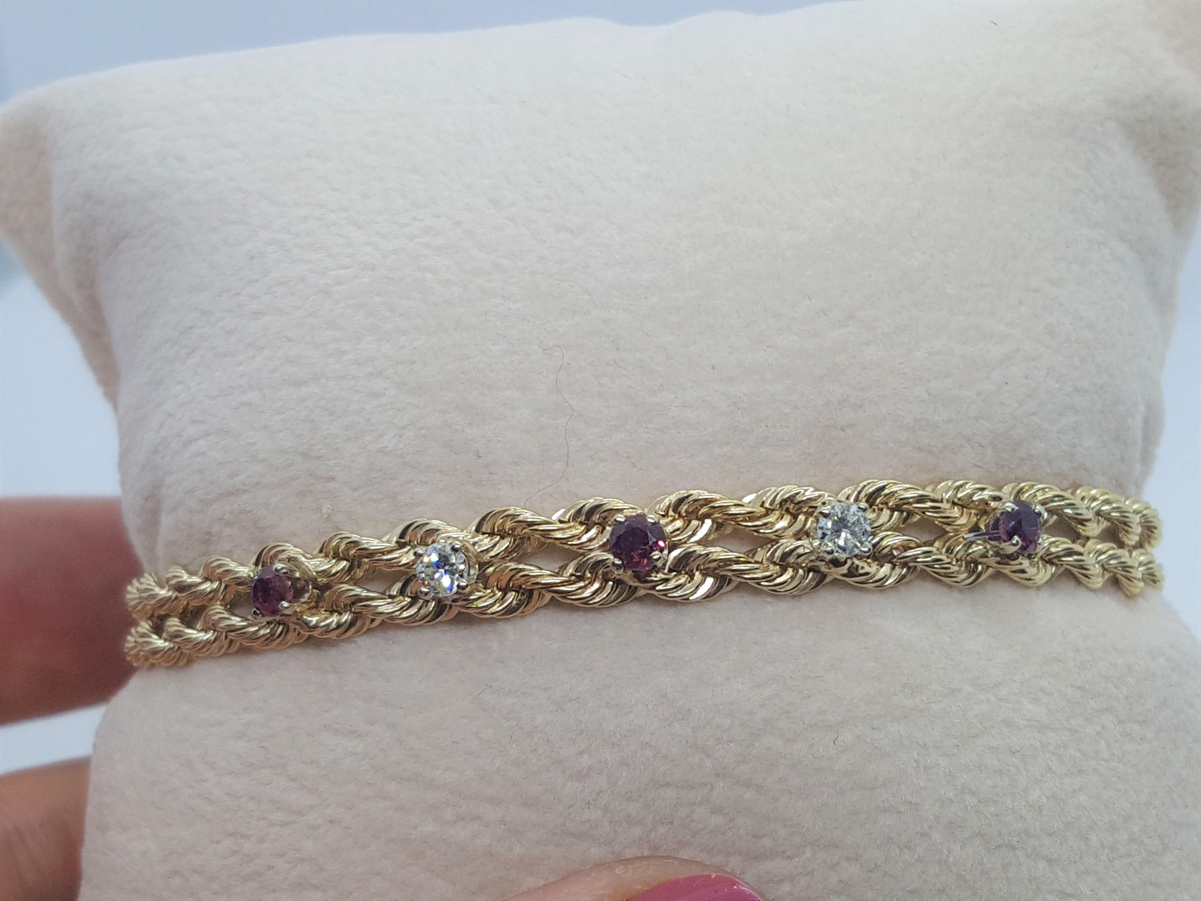 Doppelreihiges Armband aus 18 Karat Gelbgold mit Diamanten und Rubinen, 14,4 Karat im Zustand „Gut“ im Angebot in Rancho Santa Fe, CA