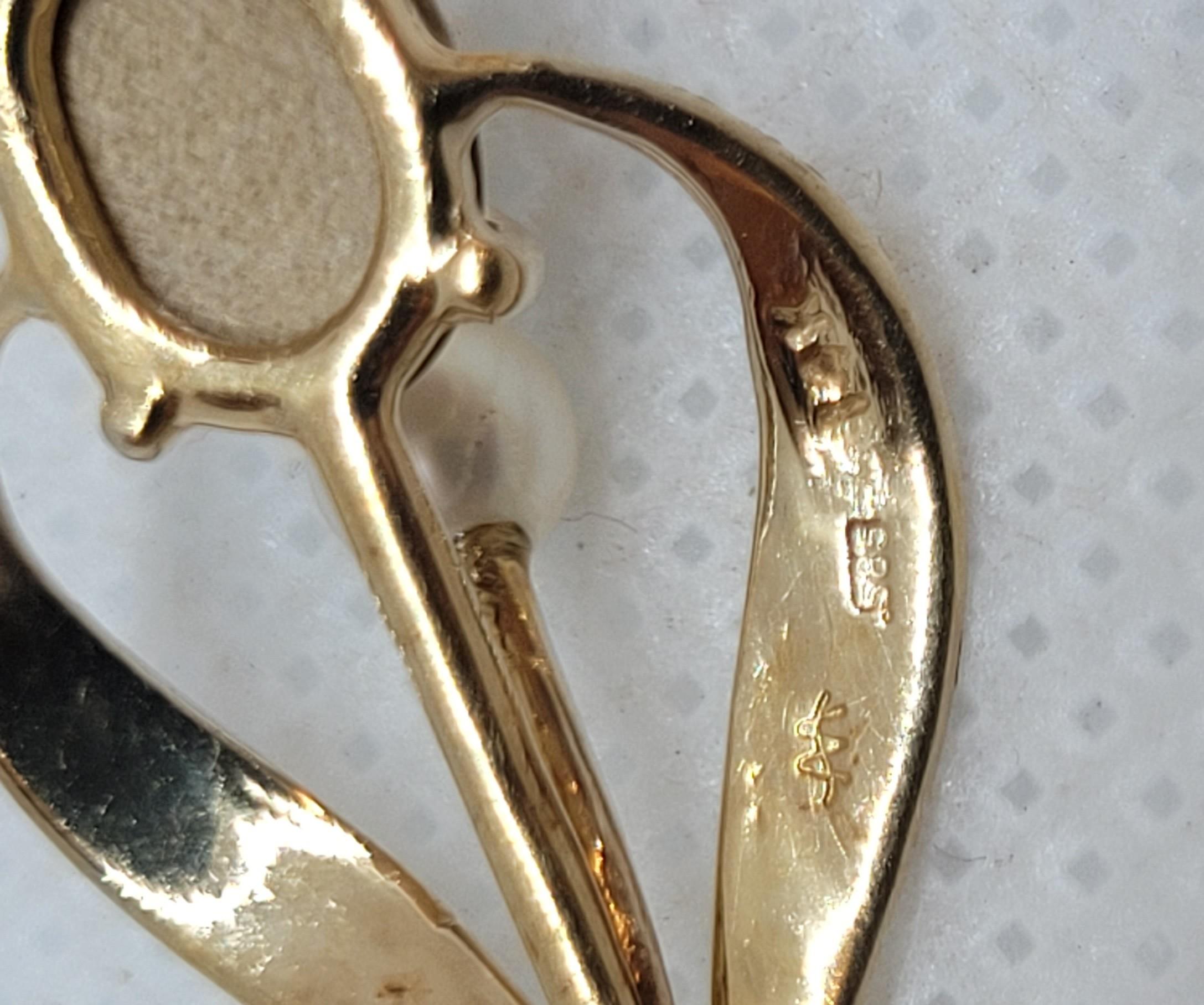 14kt Yellow Gold Earrings Necklace Dangles Set , White Pearl, Oval Beige, Chain In Good Condition For Sale In Rancho Santa Fe, CA