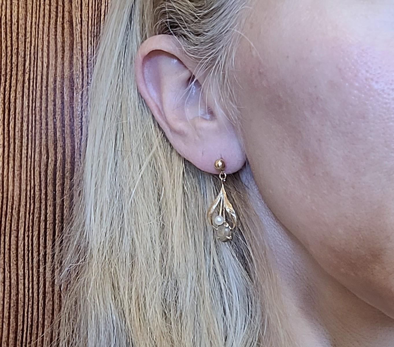 14kt Yellow Gold Earrings Necklace Dangles Set , White Pearl, Oval Beige, Chain For Sale 1