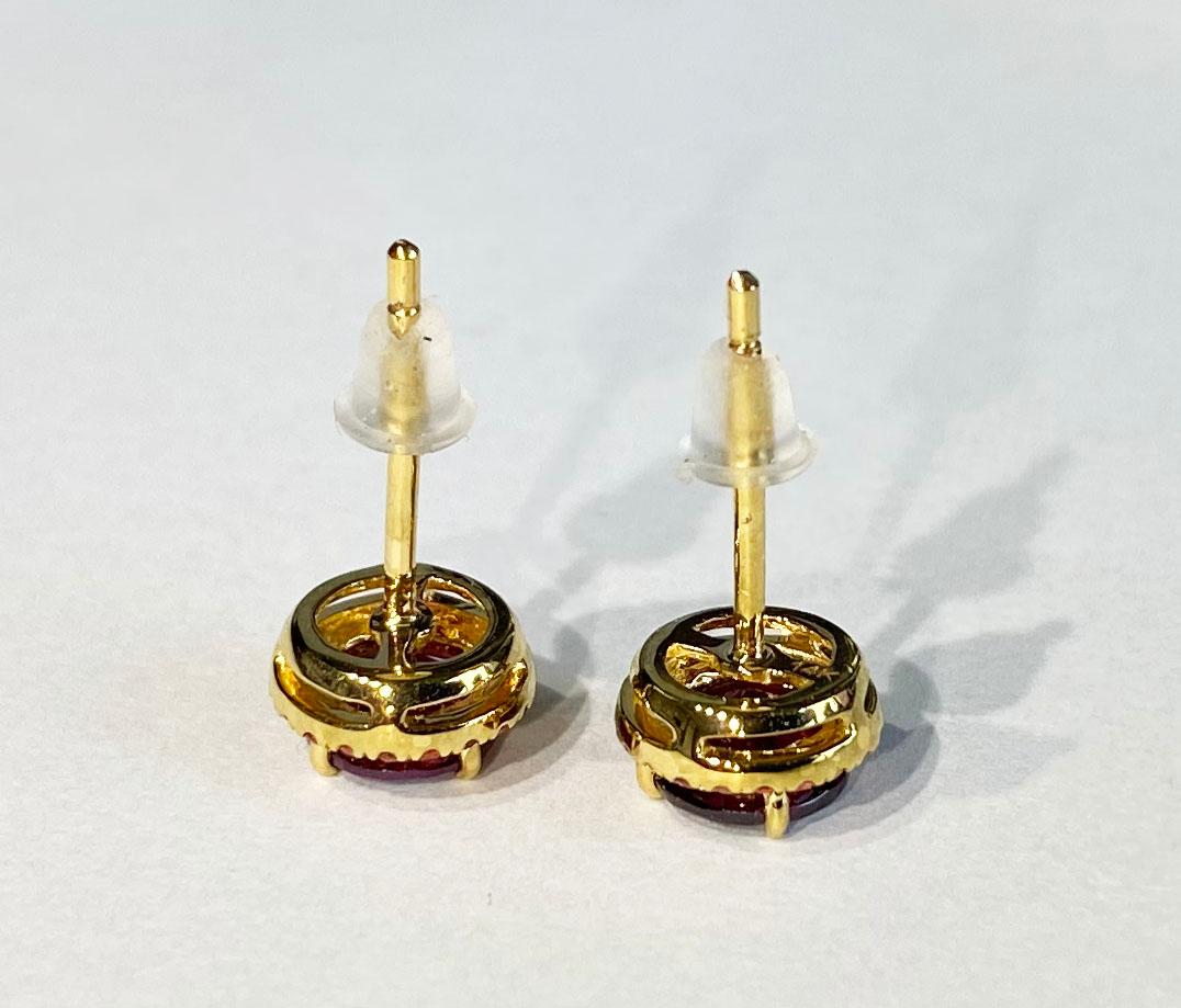 14Kt Yellow Gold Earrings set with Rhodolite Garnet & Orange Sapphire For Sale 9