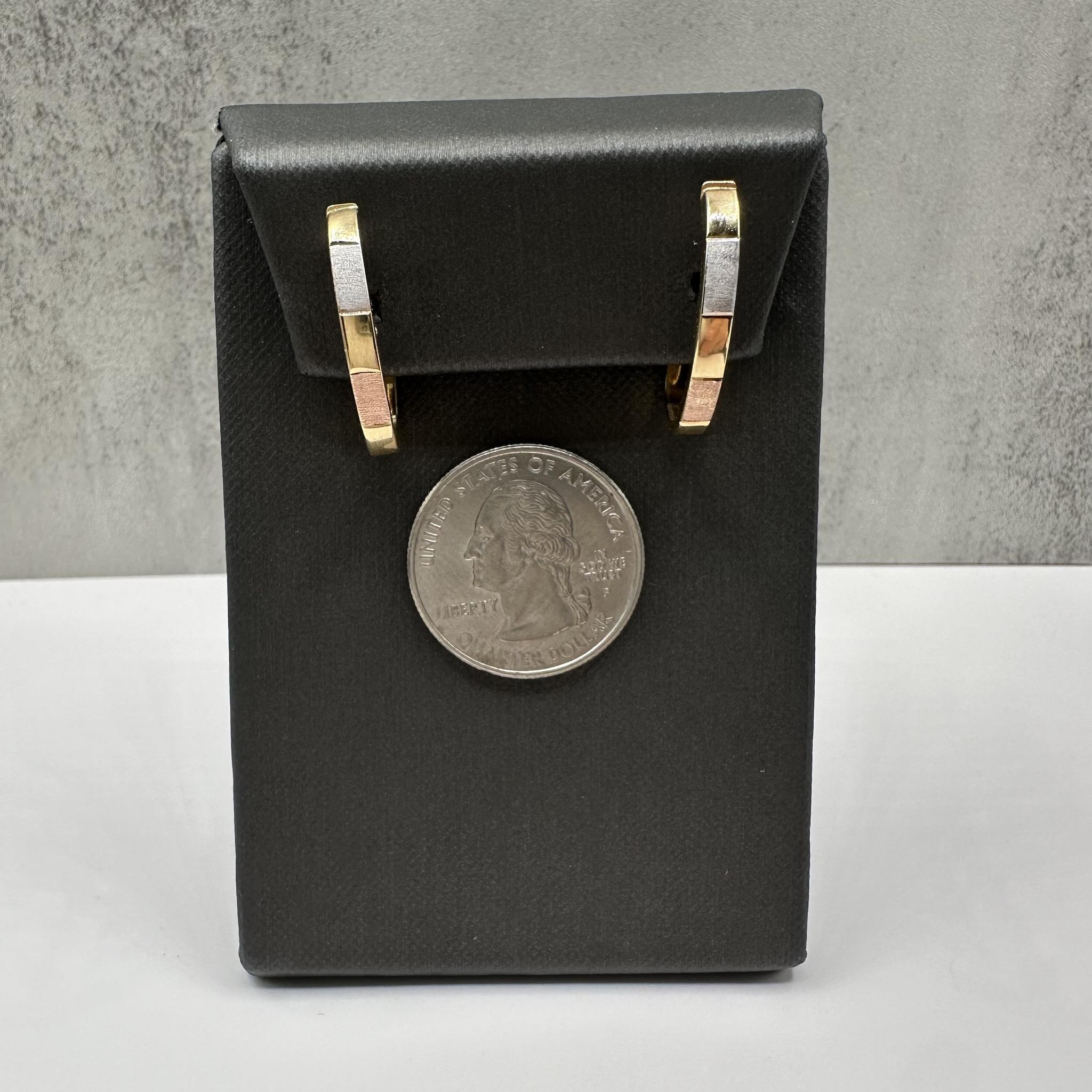 da uomo o donna Orecchini in oro giallo 14kt con finitura rosa e bianca - 3 mm, 1,91 g, nuovi in vendita