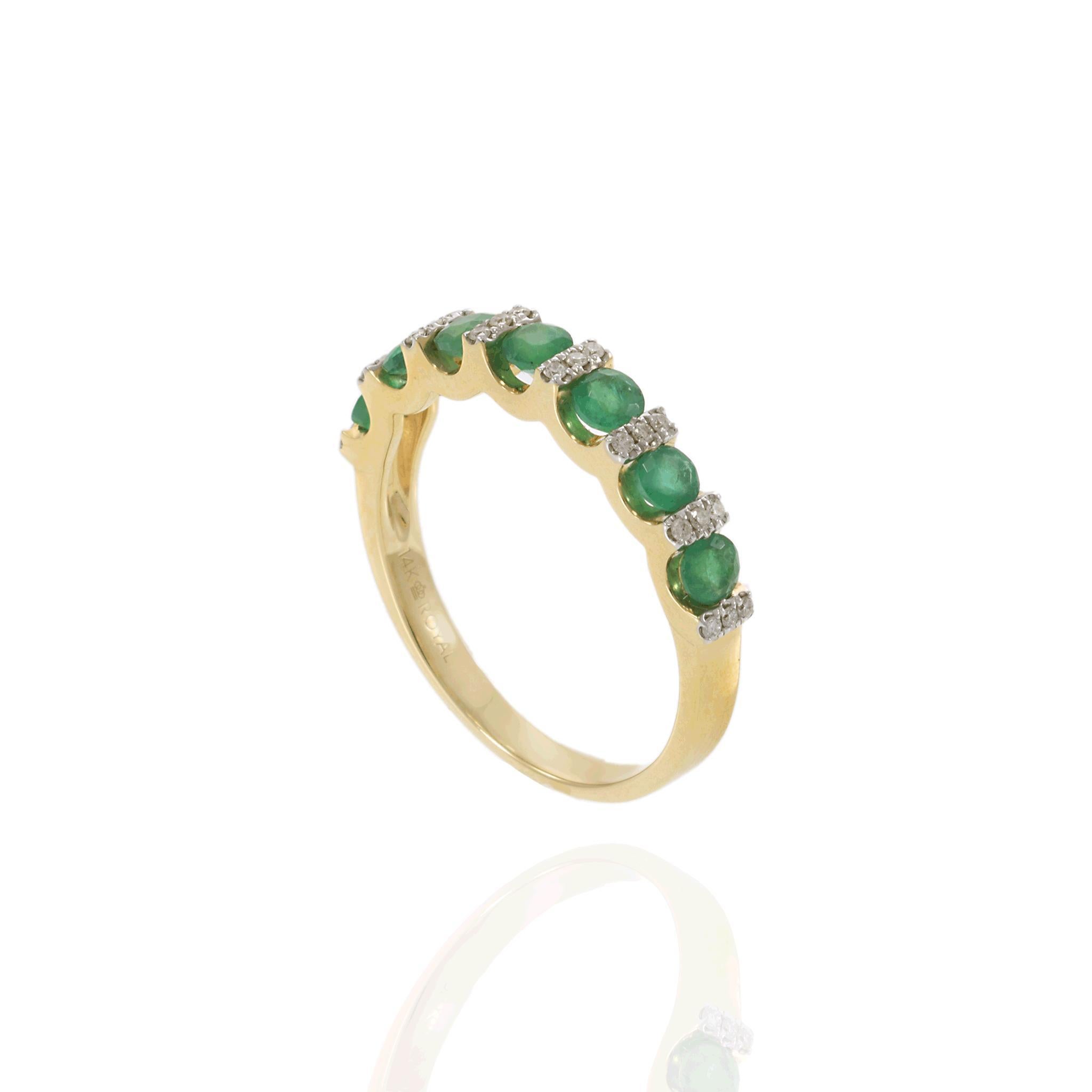 Anello alternato con smeraldo e diamante in oro giallo 14KT in vendita 3