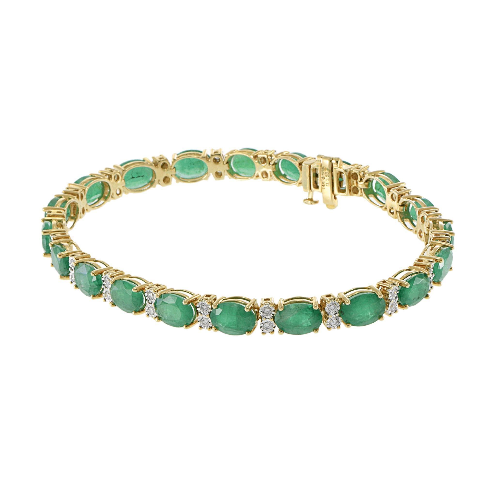 14KT Yellow Gold Emerald and Diamond Line Bracelet Corte oval en venta