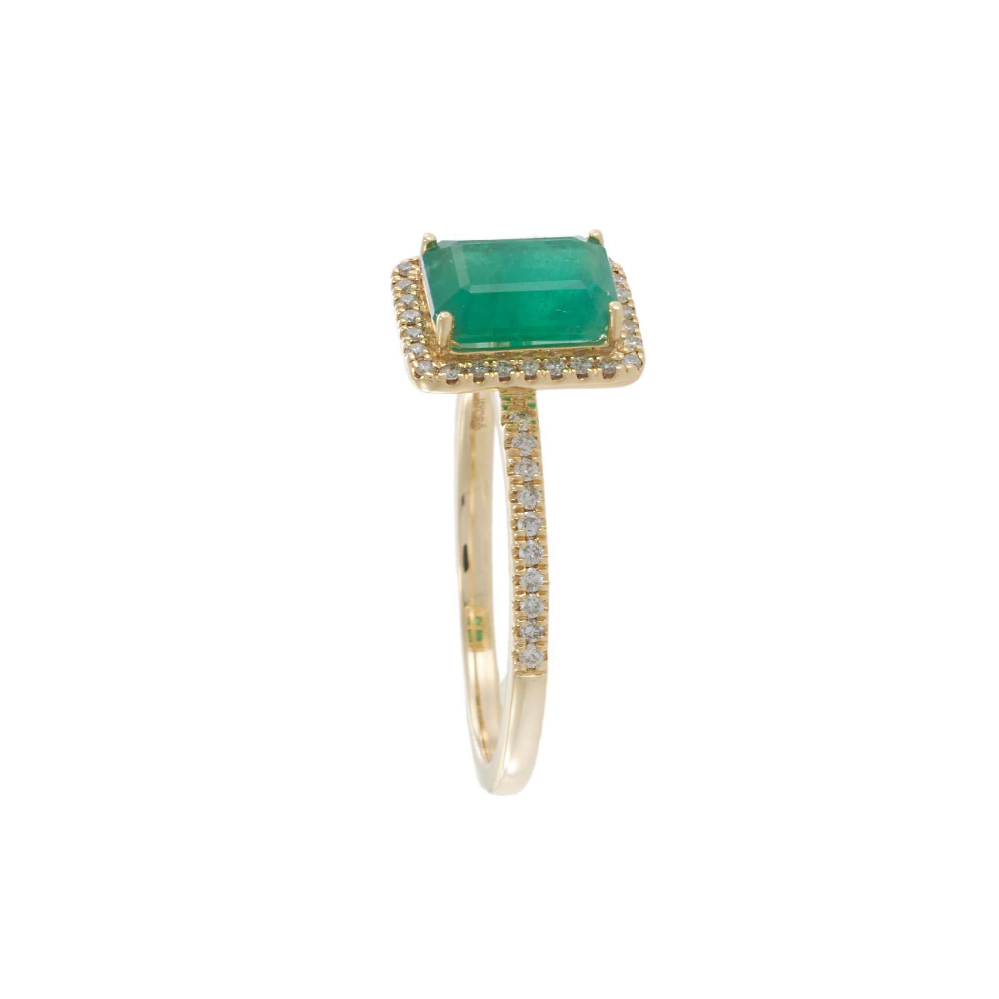 14KT Yellow Gold Emerald-Cut Emerald and Diamond Halo Ring en Nuevo estado para la venta en New York, NY