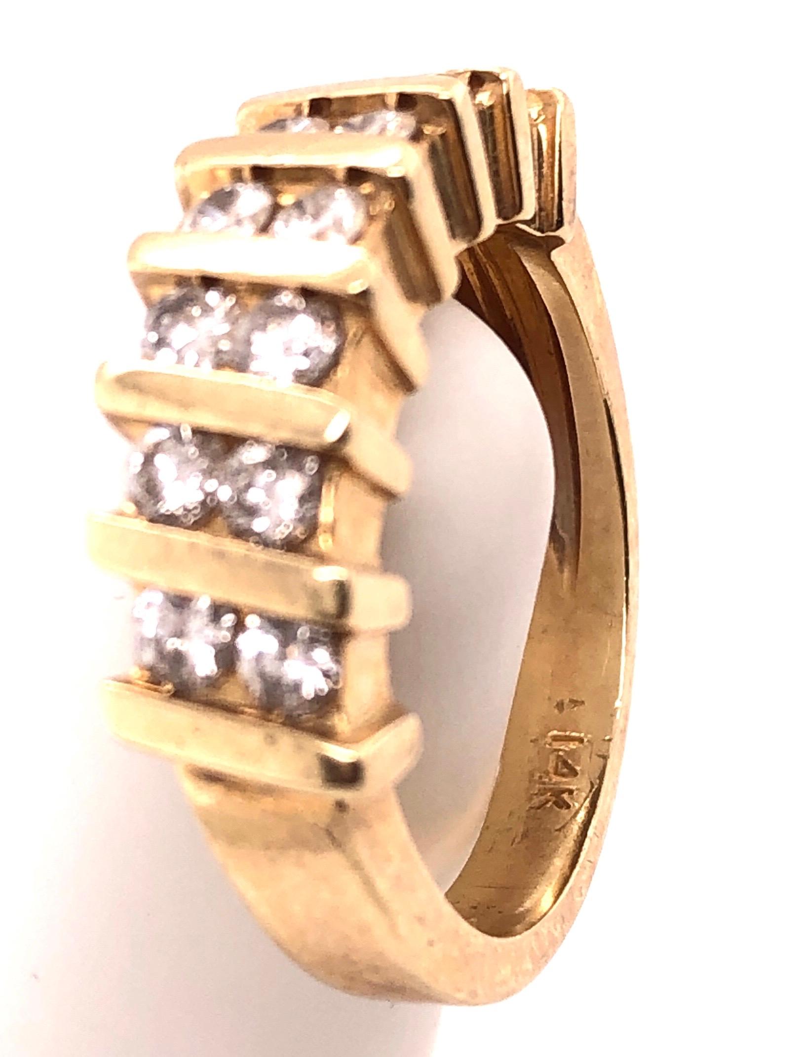 Round Cut 14 Karat Yellow Gold Fashion Ring 1.00 Total Diamond Weight For Sale